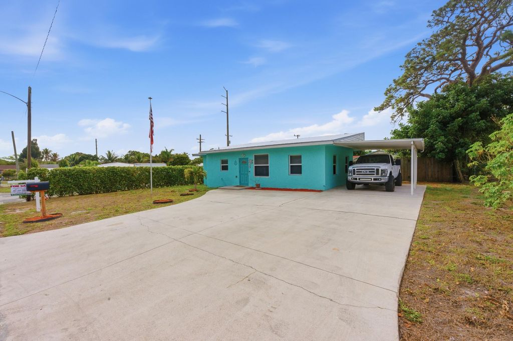 Photo of 824 NW 4th Avenue, Boynton Beach, FL 33426 (MLS # R11166349)