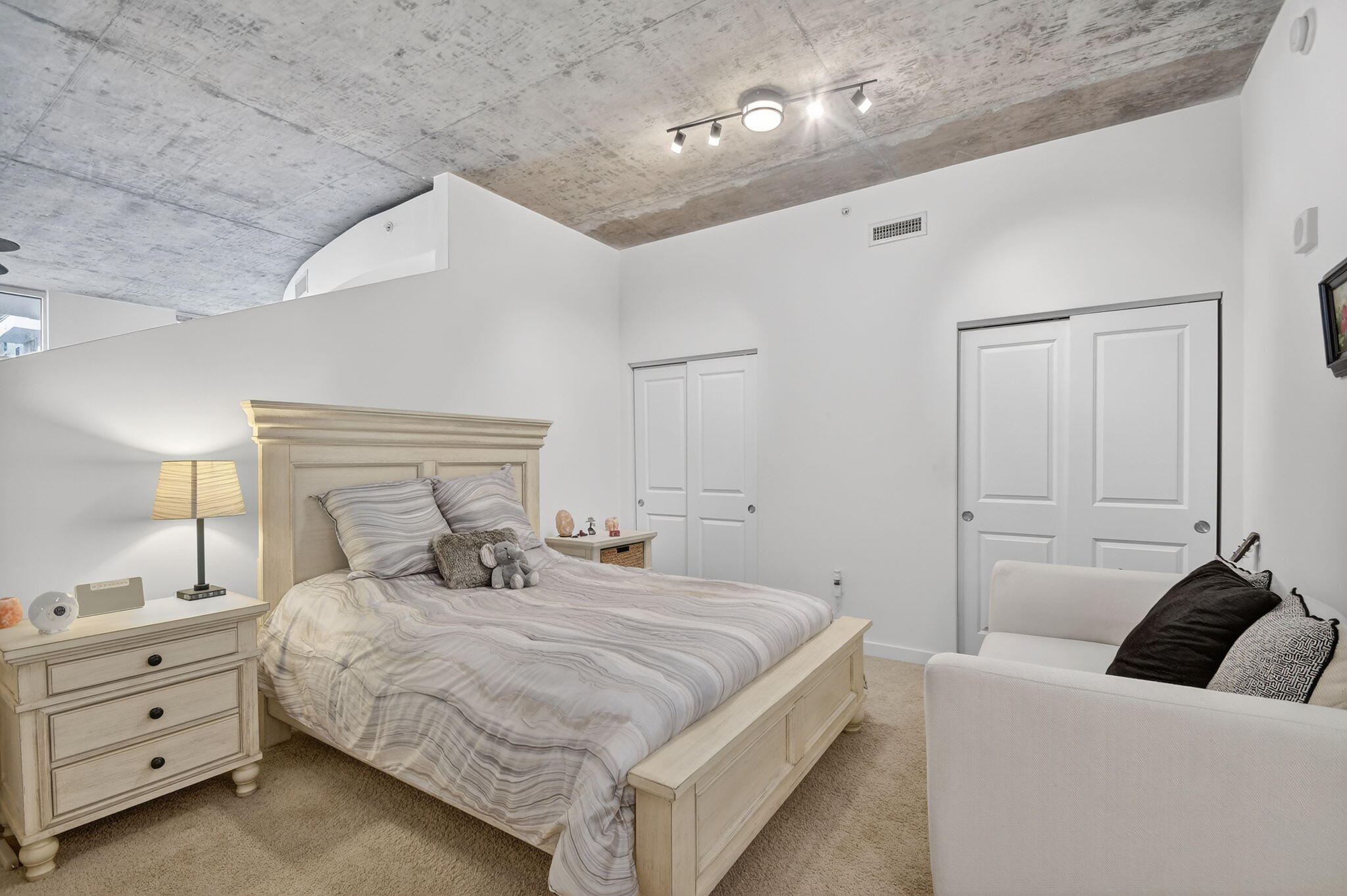 EDGE CONDO - Residential