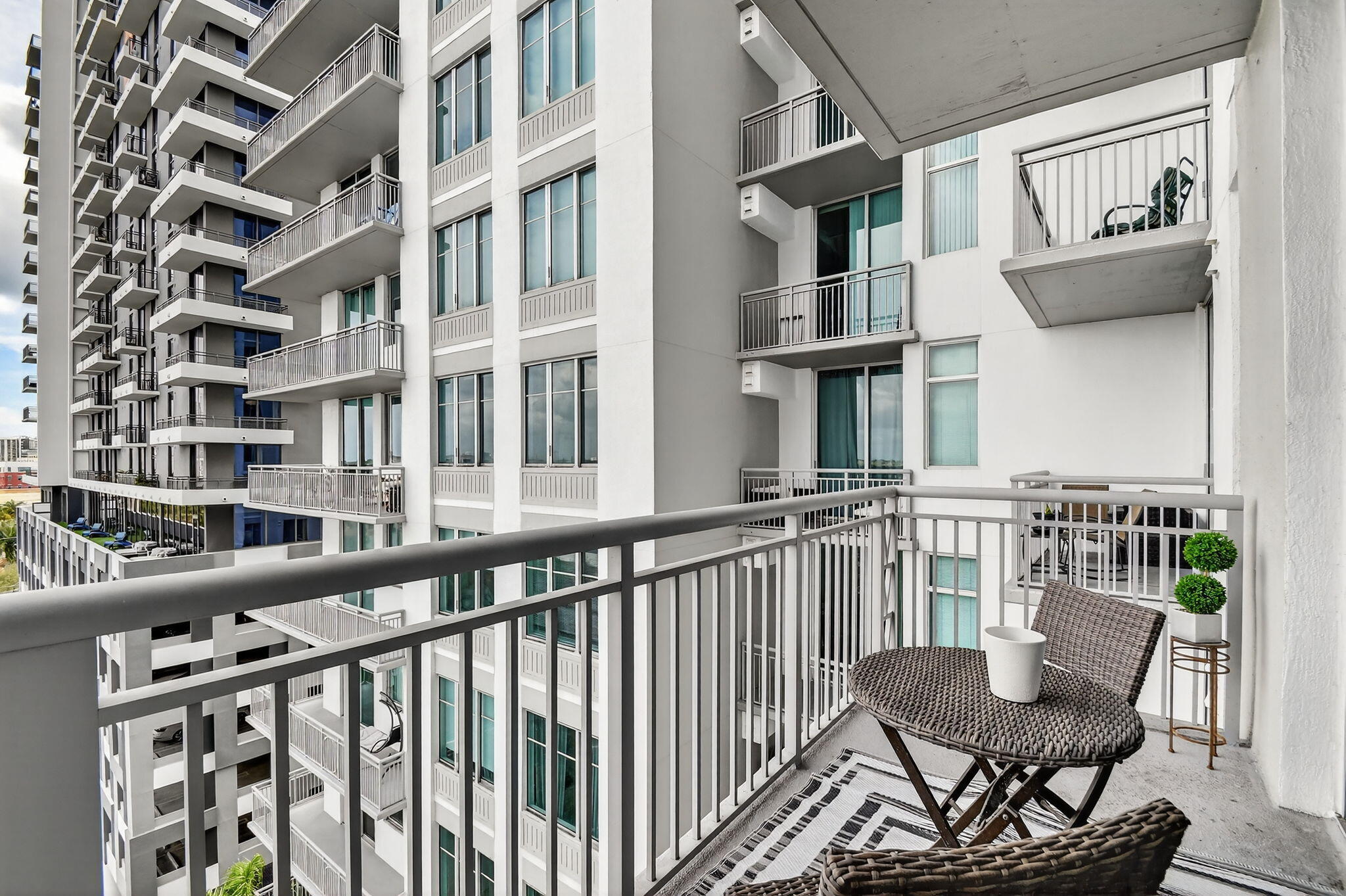 EDGE CONDO - Residential