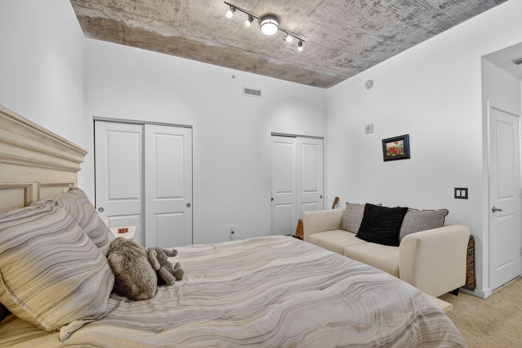 EDGE CONDO - Residential