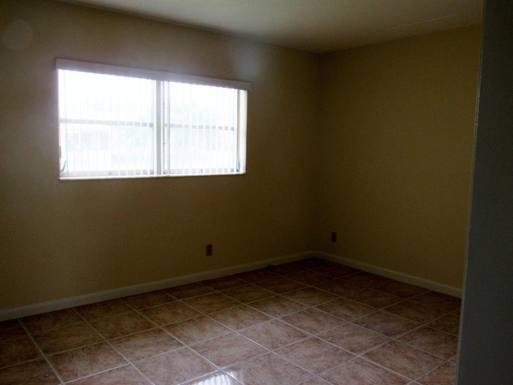 CRESTHAVEN VILLAS CONDO 21 - Residential