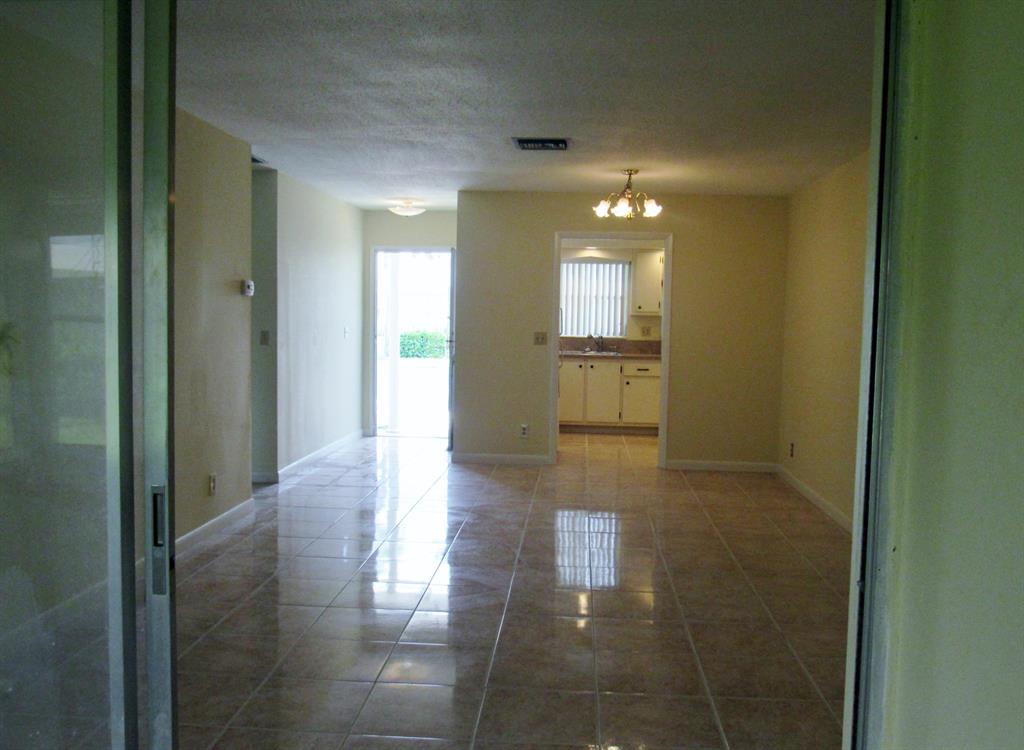 CRESTHAVEN VILLAS CONDO 21 - Residential