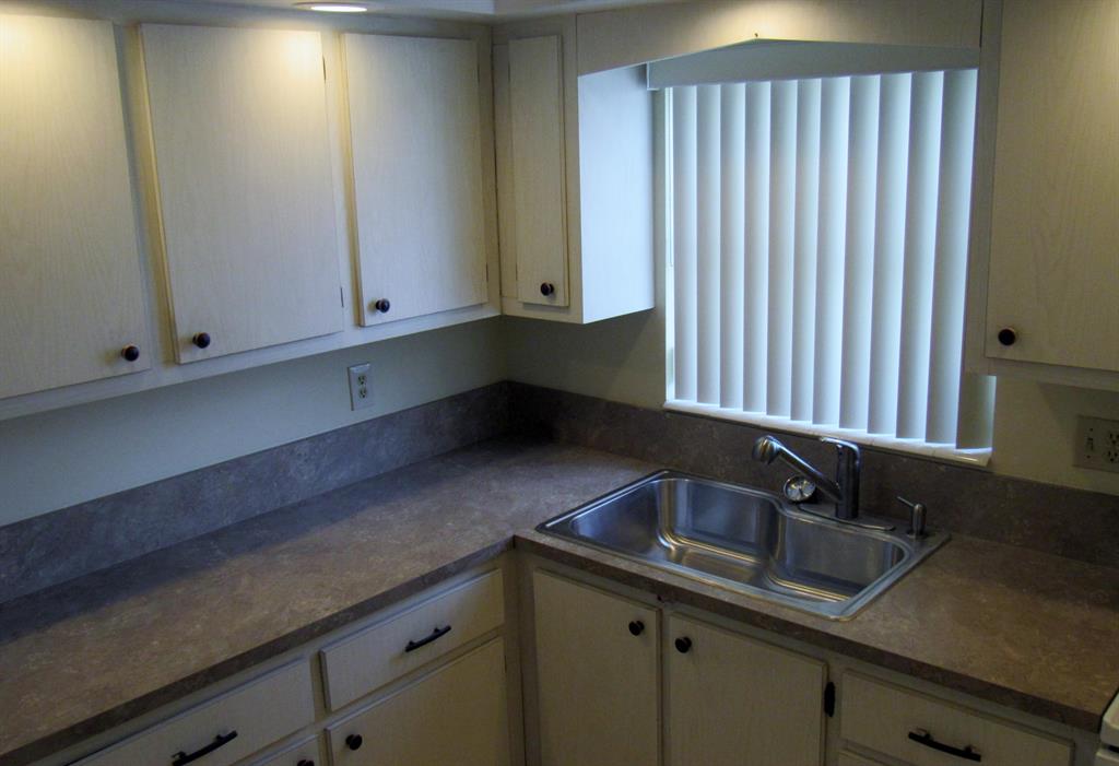 CRESTHAVEN VILLAS CONDO 21 - Residential