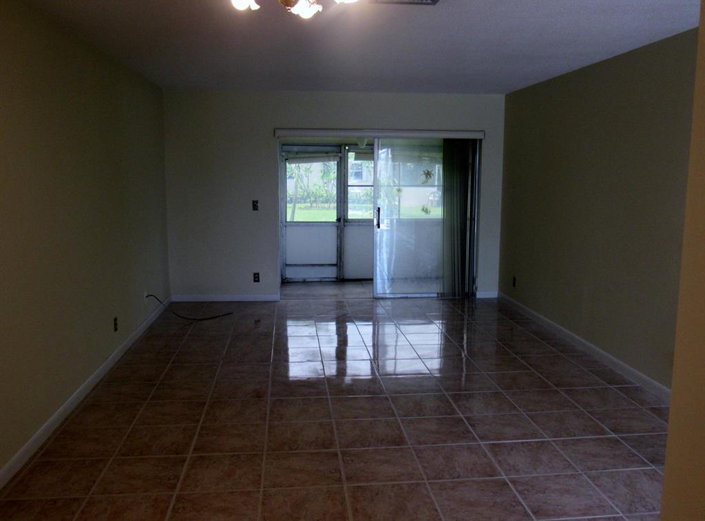 CRESTHAVEN VILLAS CONDO 21 - Residential