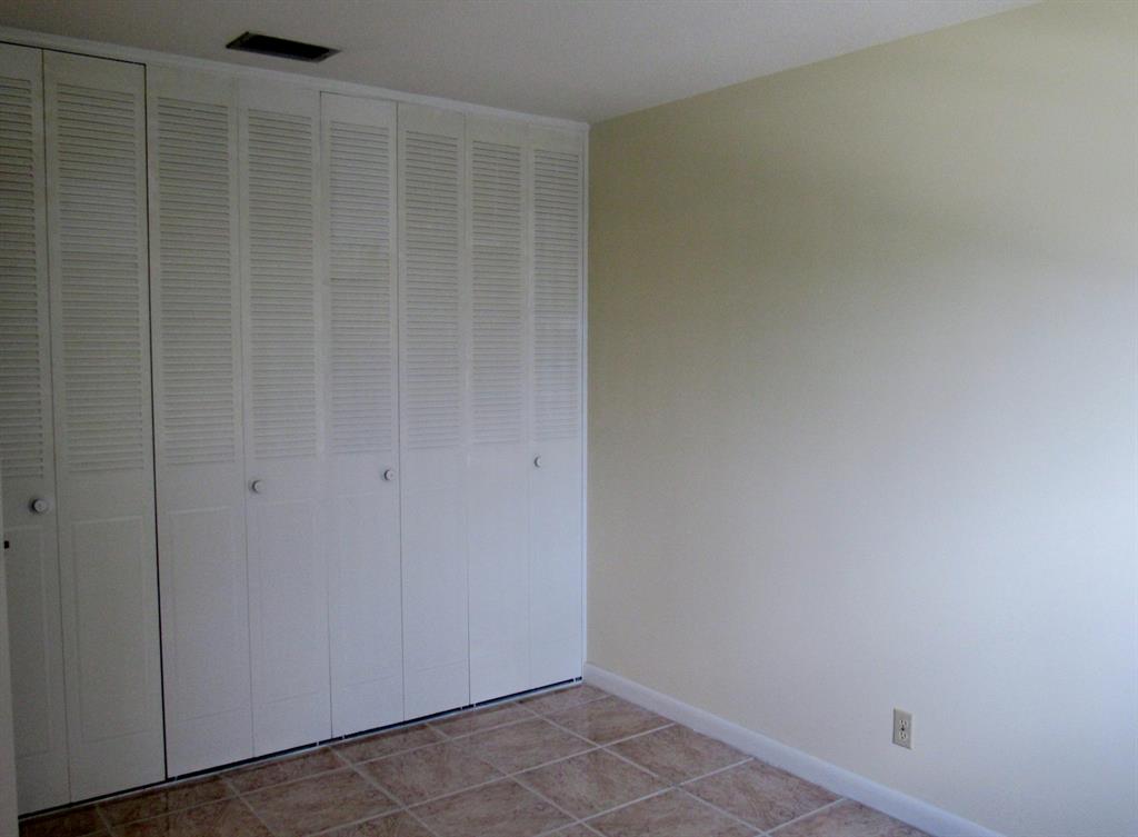 CRESTHAVEN VILLAS CONDO 21 - Residential