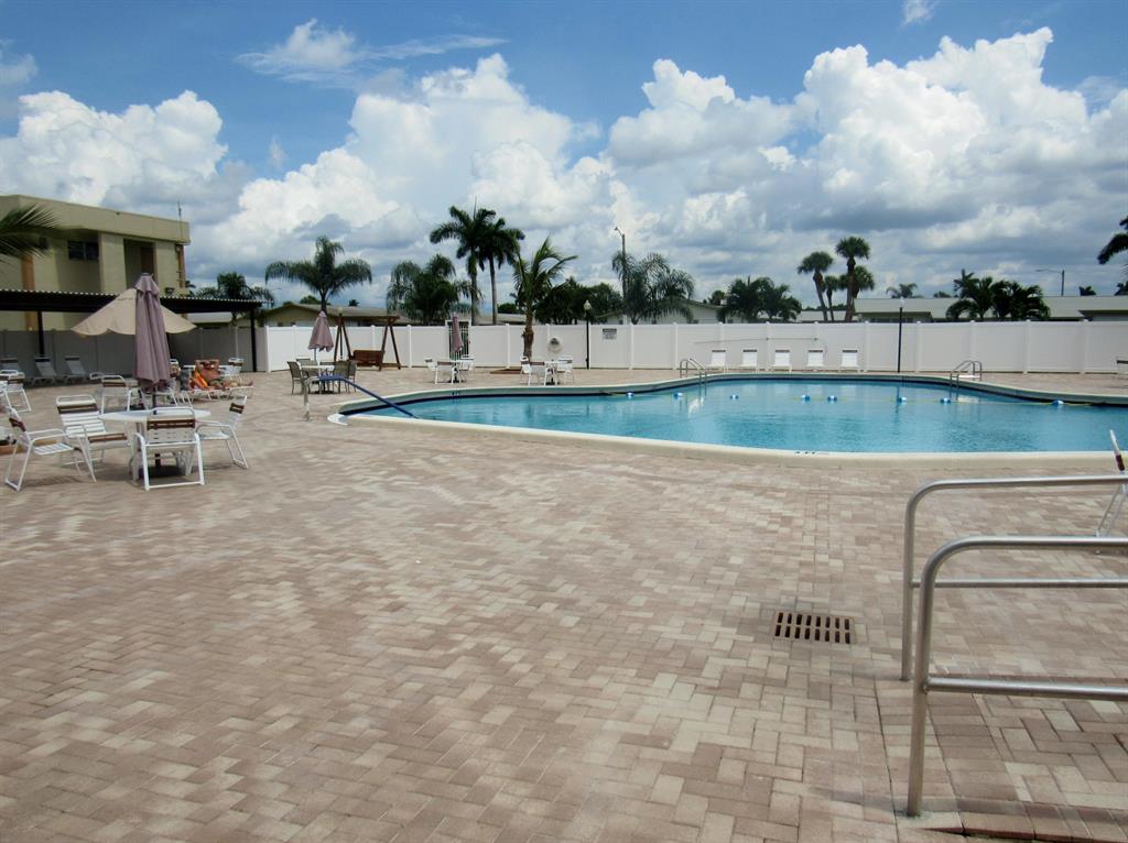 CRESTHAVEN VILLAS CONDO 21 - Residential