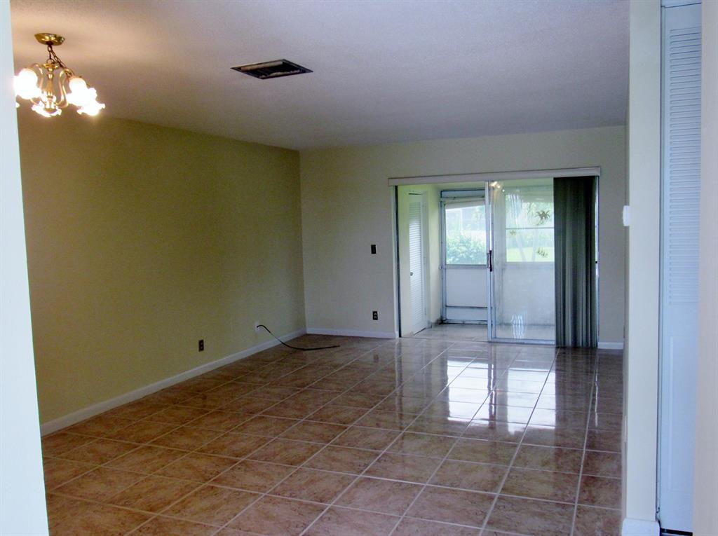 CRESTHAVEN VILLAS CONDO 21 - Residential