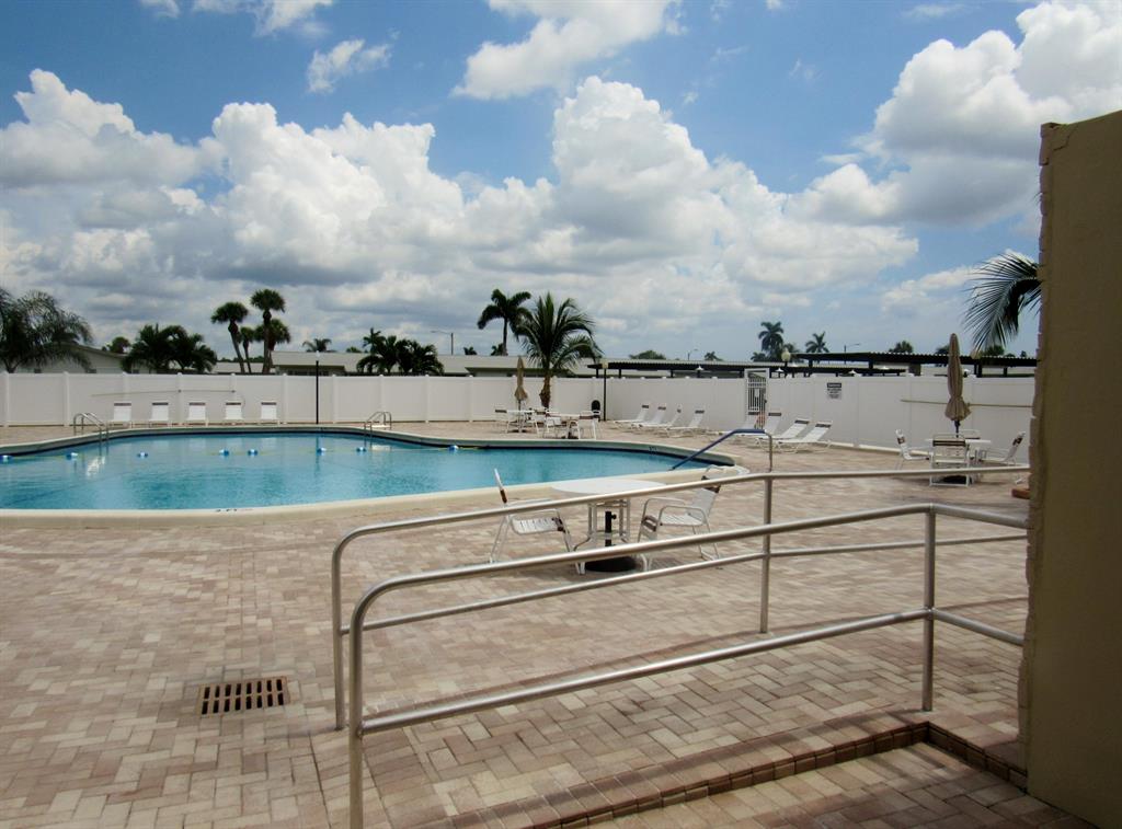 CRESTHAVEN VILLAS CONDO 21 - Residential