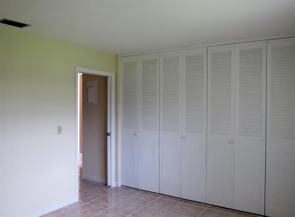 CRESTHAVEN VILLAS CONDO 21 - Residential