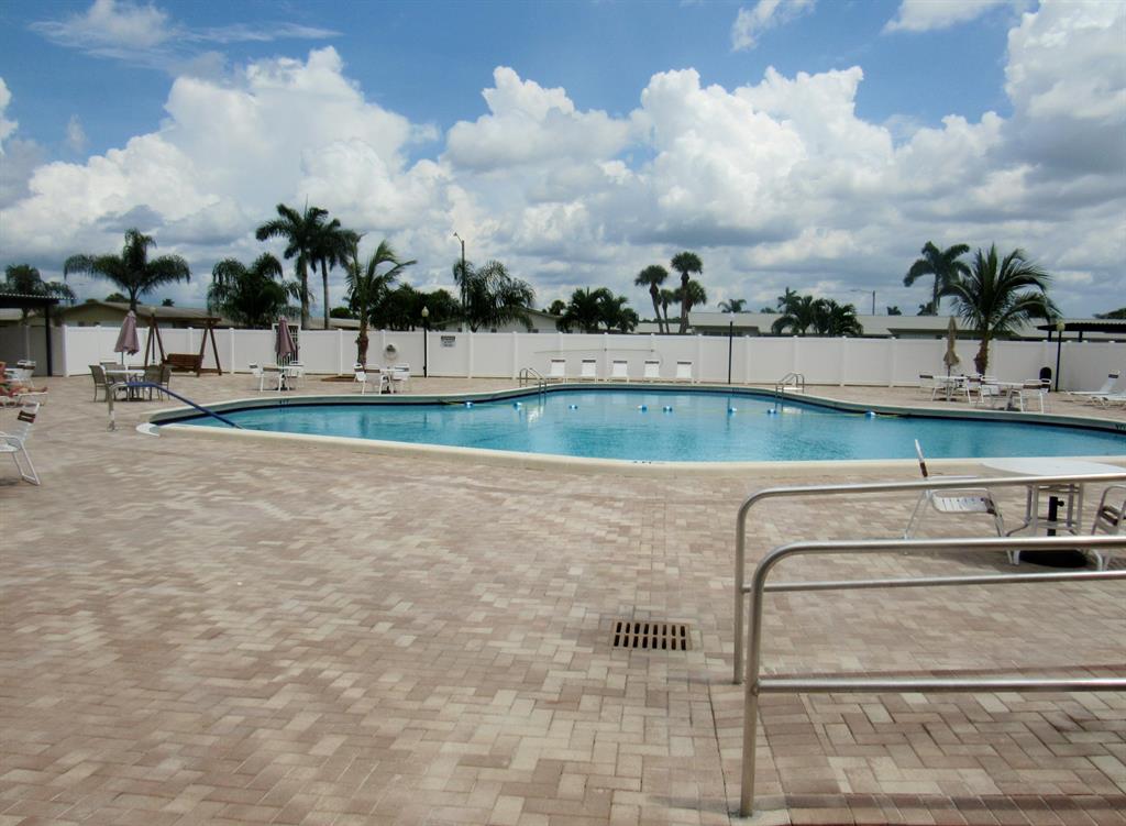 CRESTHAVEN VILLAS CONDO 21 - Residential