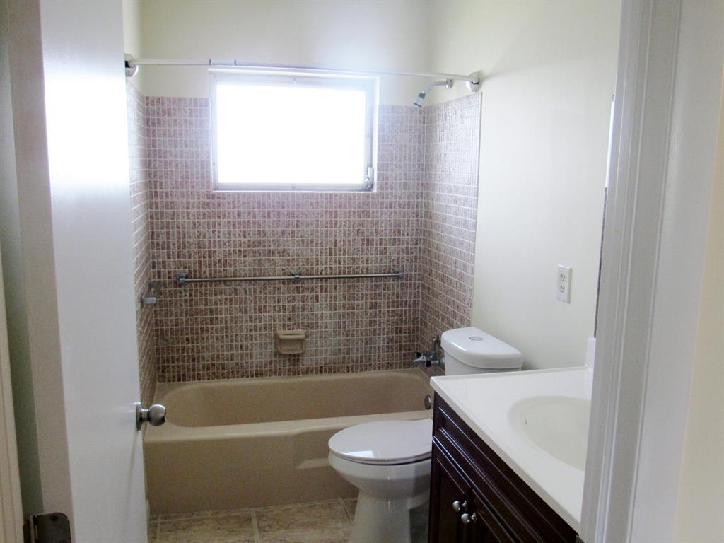 CRESTHAVEN VILLAS CONDO 21 - Residential