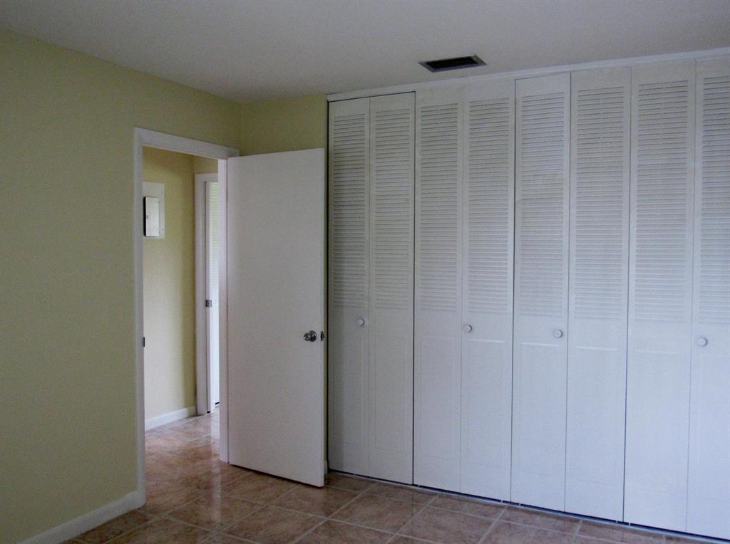 CRESTHAVEN VILLAS CONDO 21 - Residential