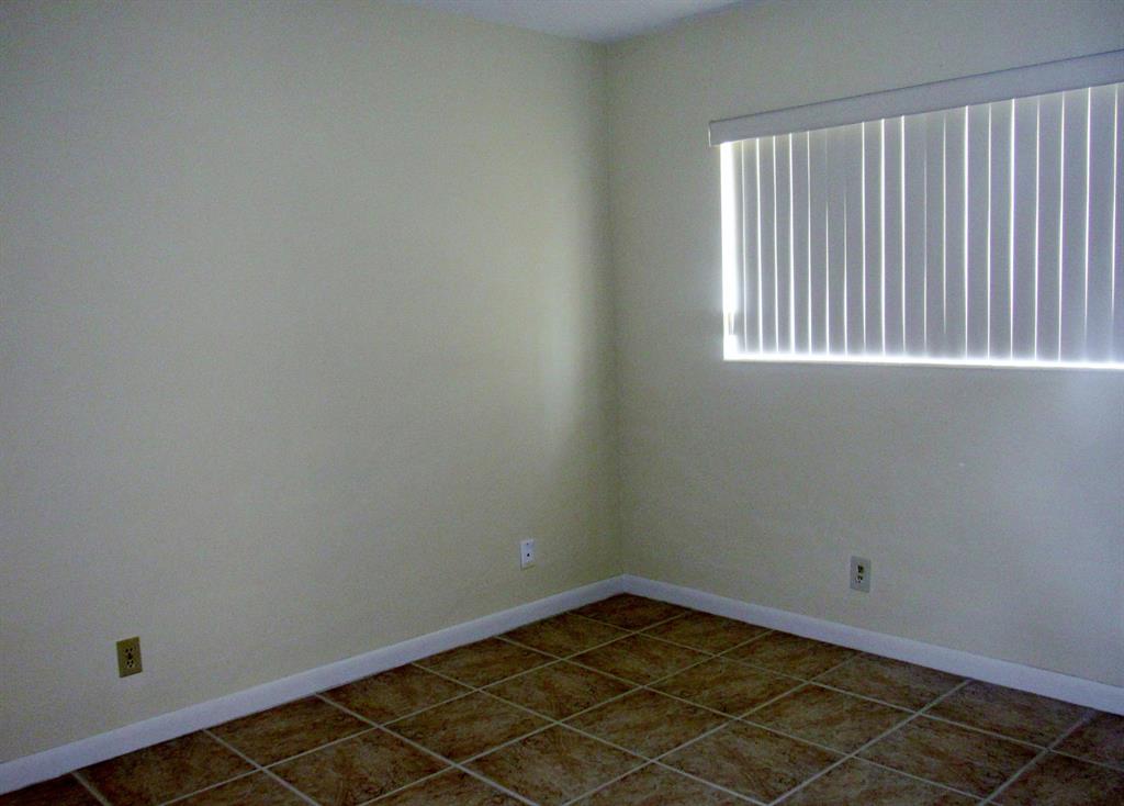 CRESTHAVEN VILLAS CONDO 21 - Residential