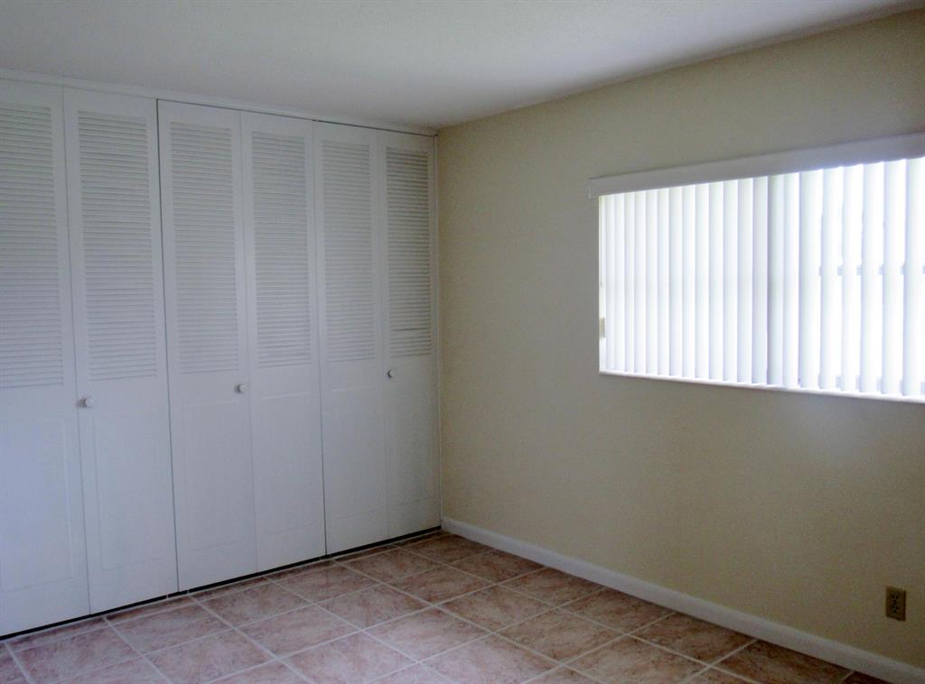 CRESTHAVEN VILLAS CONDO 21 - Residential