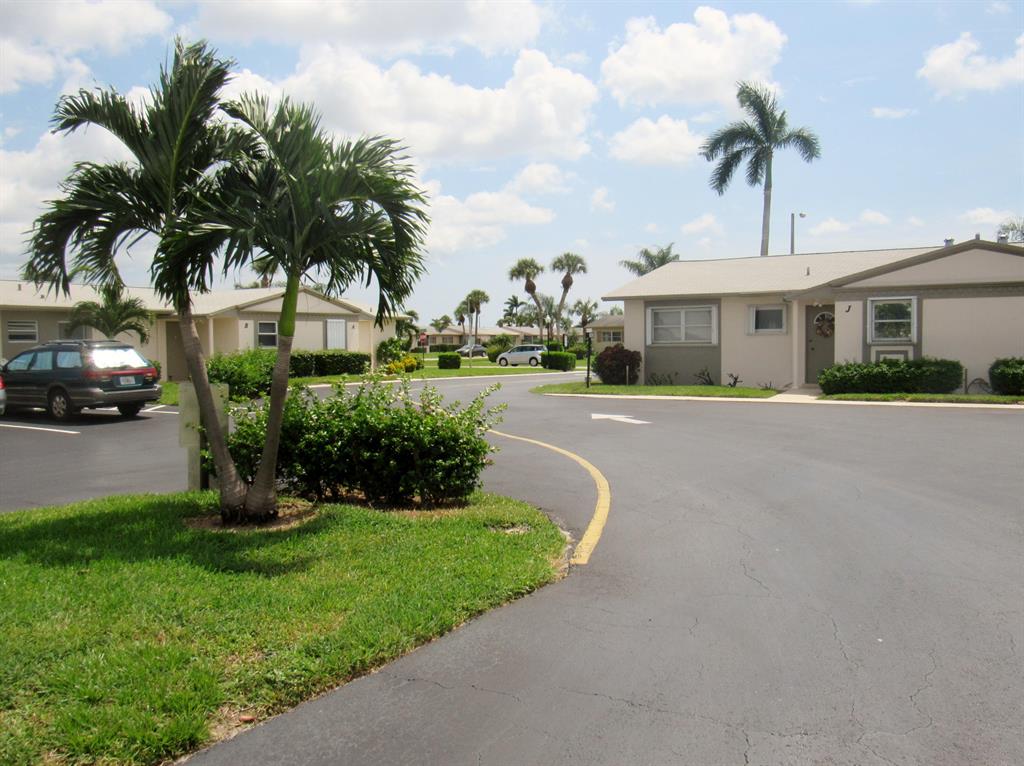 CRESTHAVEN VILLAS CONDO 21 - Residential