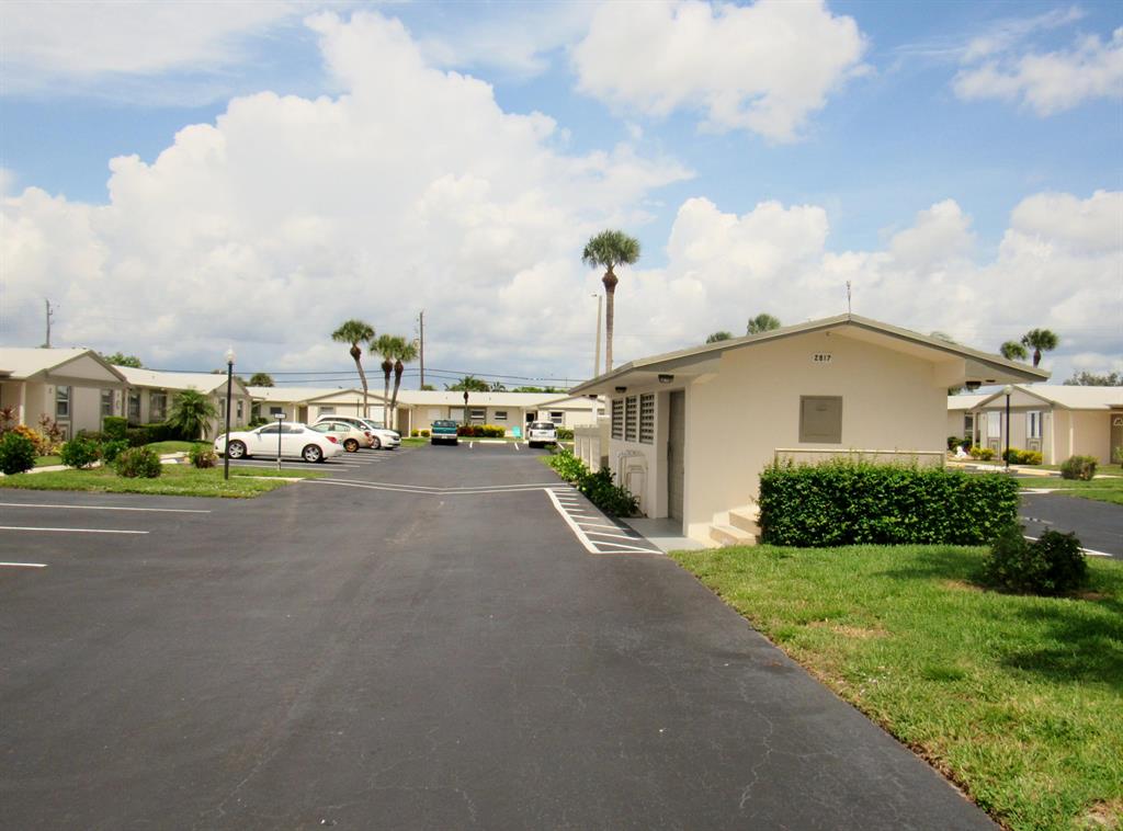 CRESTHAVEN VILLAS CONDO 21 - Residential