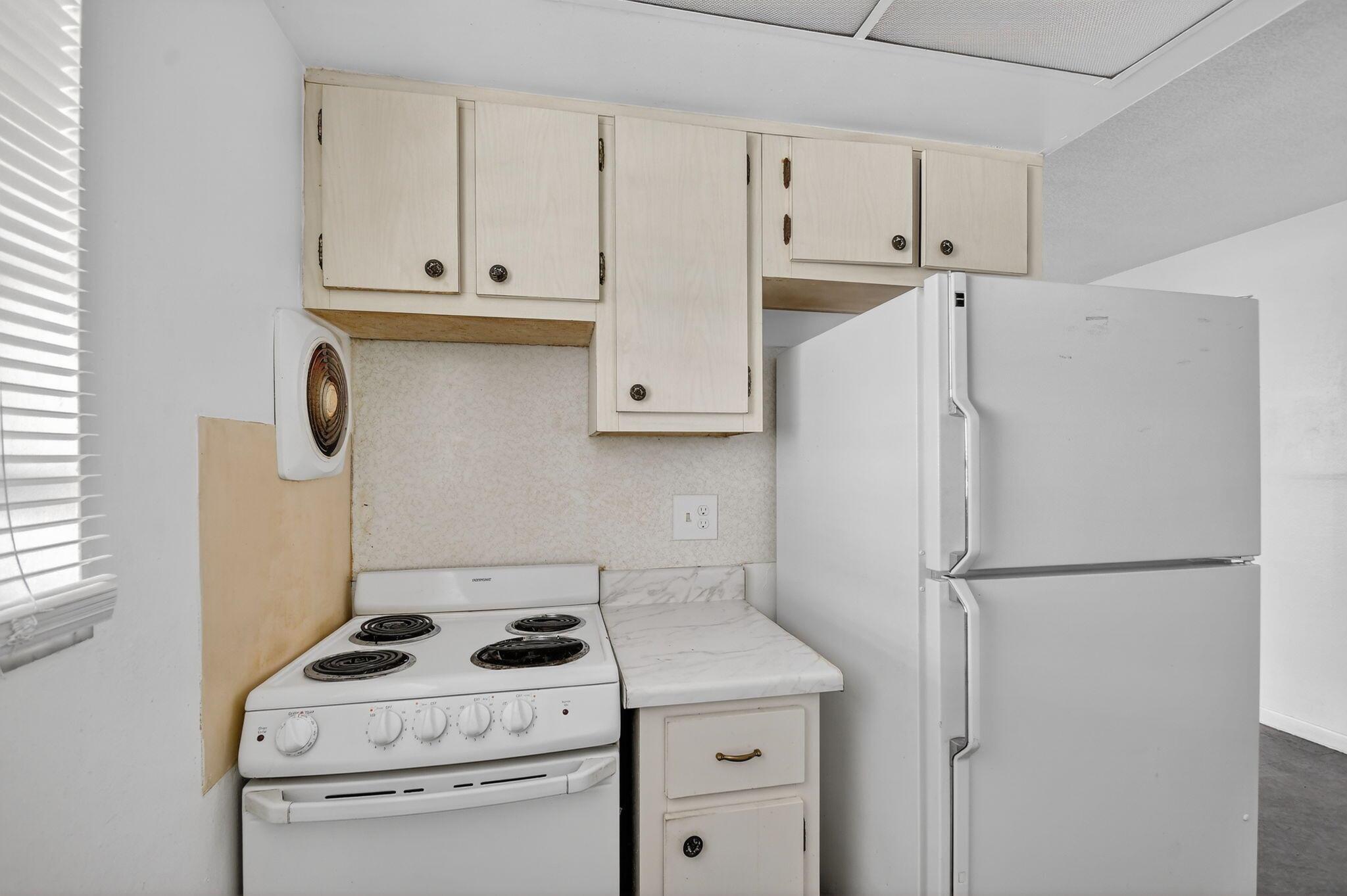 S/D OF 33-44-43, E 1/2 OF - Residential Lease