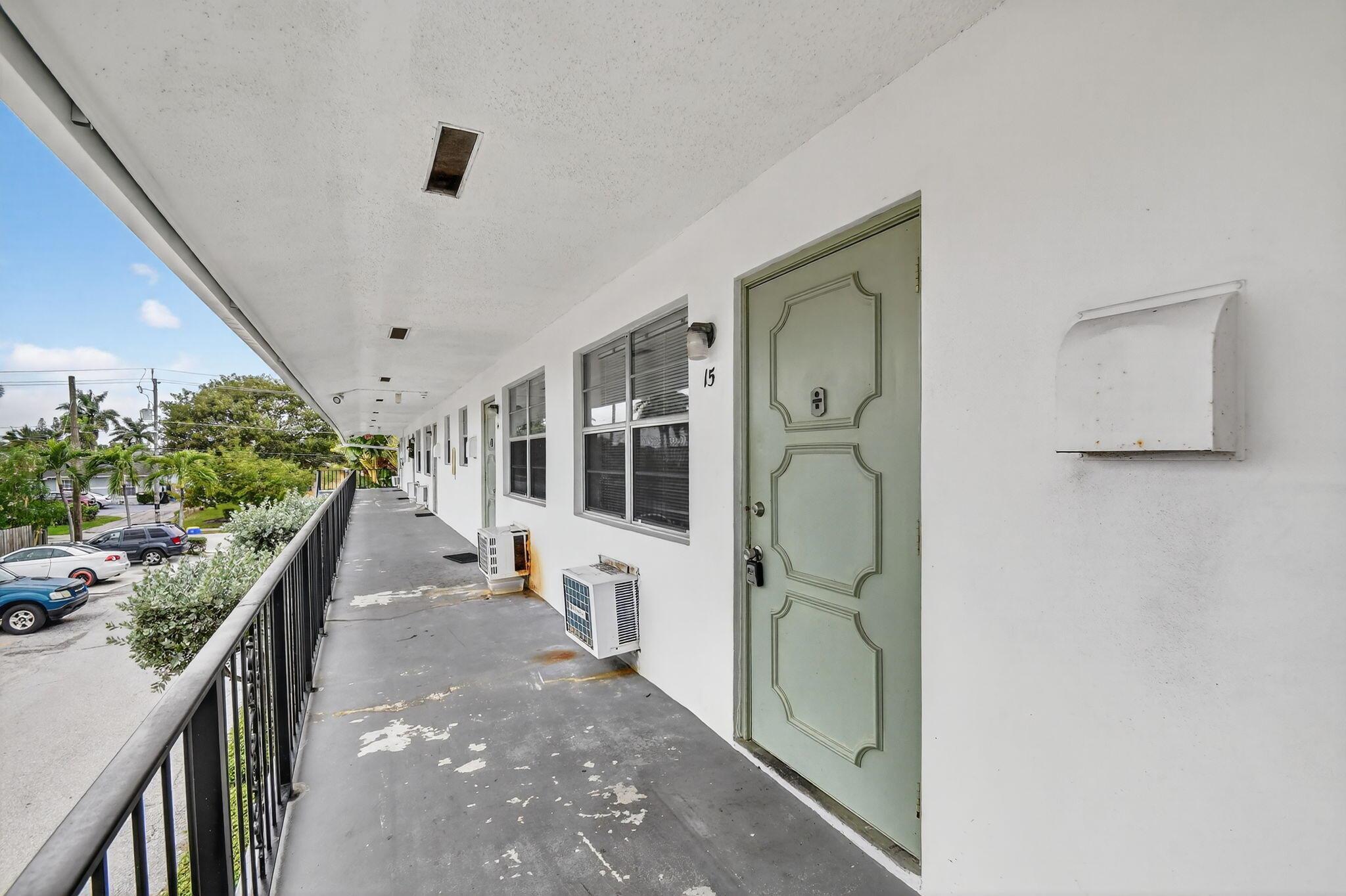 S/D OF 33-44-43, E 1/2 OF - Residential Lease