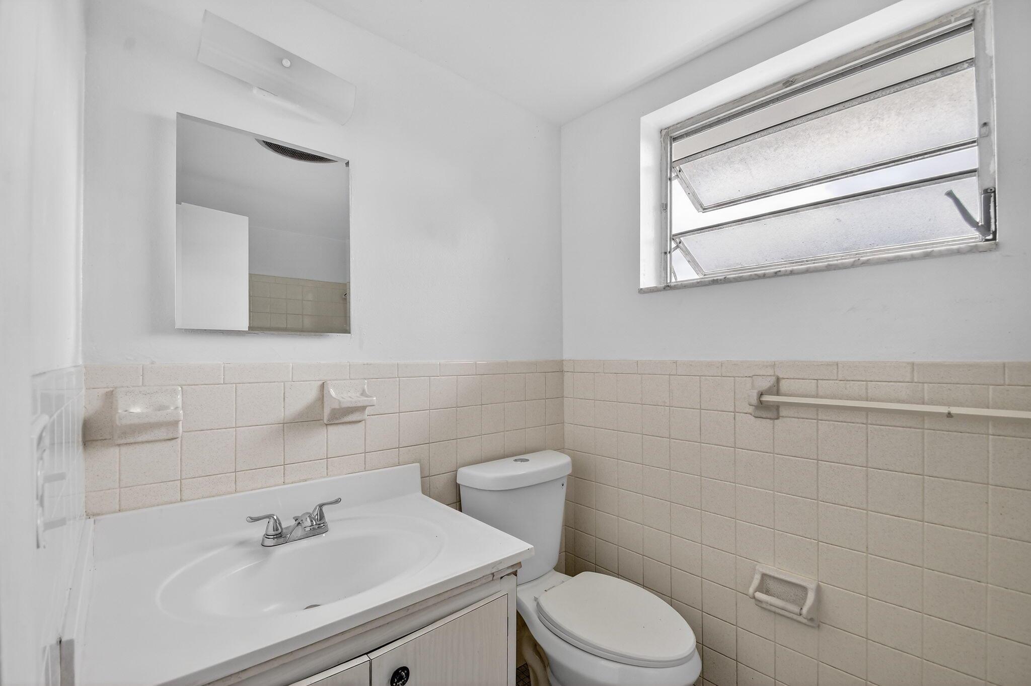 S/D OF 33-44-43, E 1/2 OF - Residential Lease