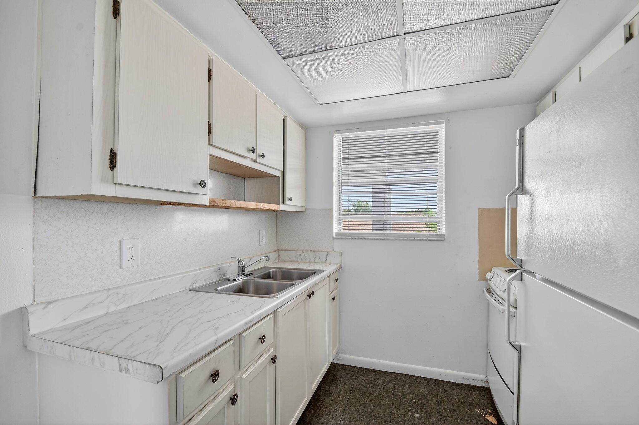 S/D OF 33-44-43, E 1/2 OF - Residential Lease