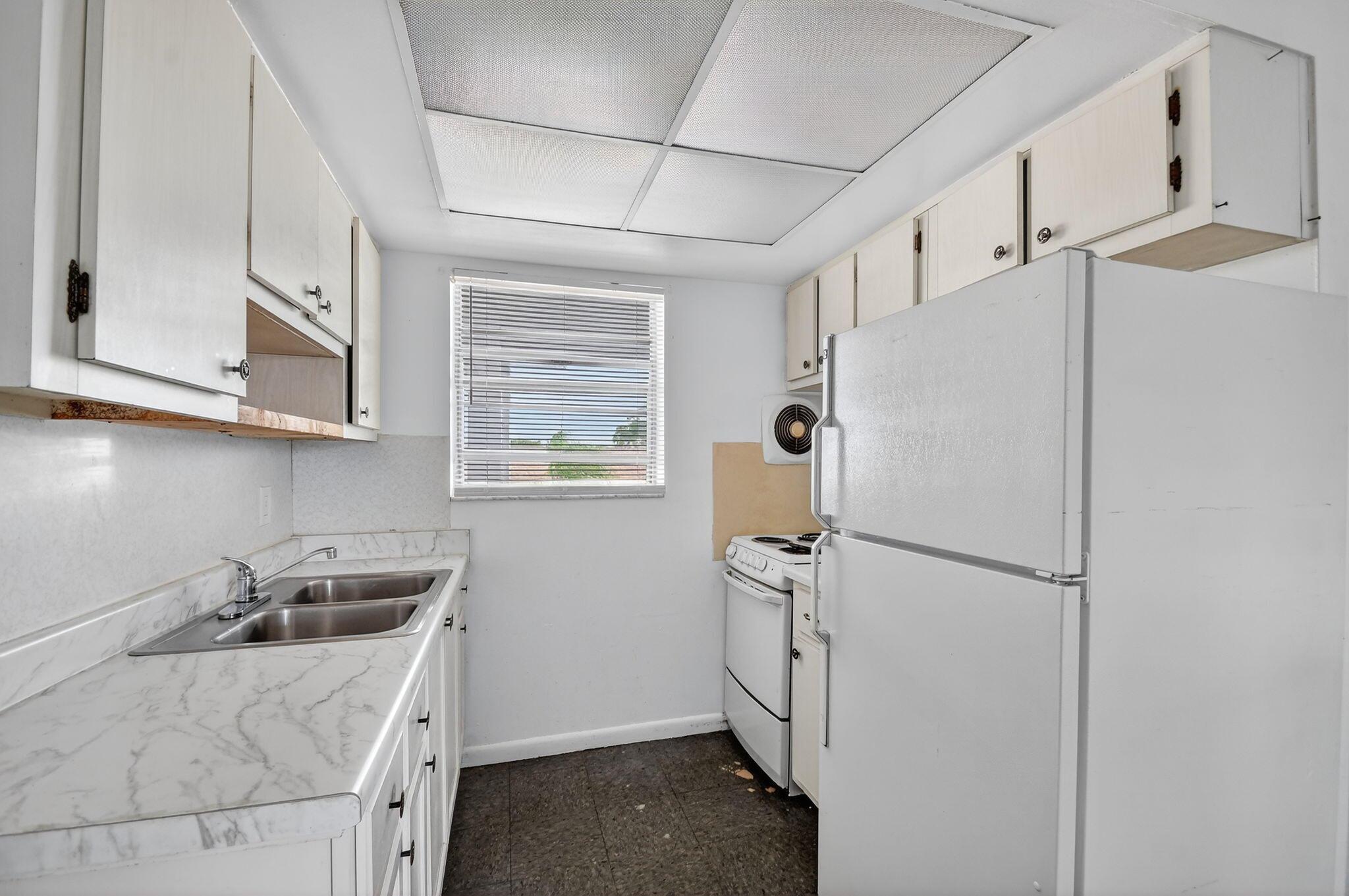 S/D OF 33-44-43, E 1/2 OF - Residential Lease