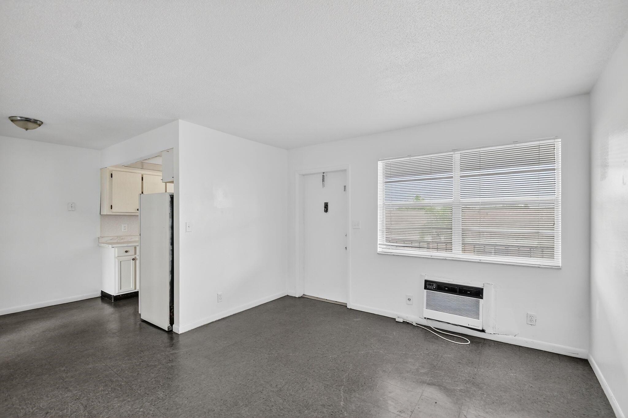 S/D OF 33-44-43, E 1/2 OF - Residential Lease