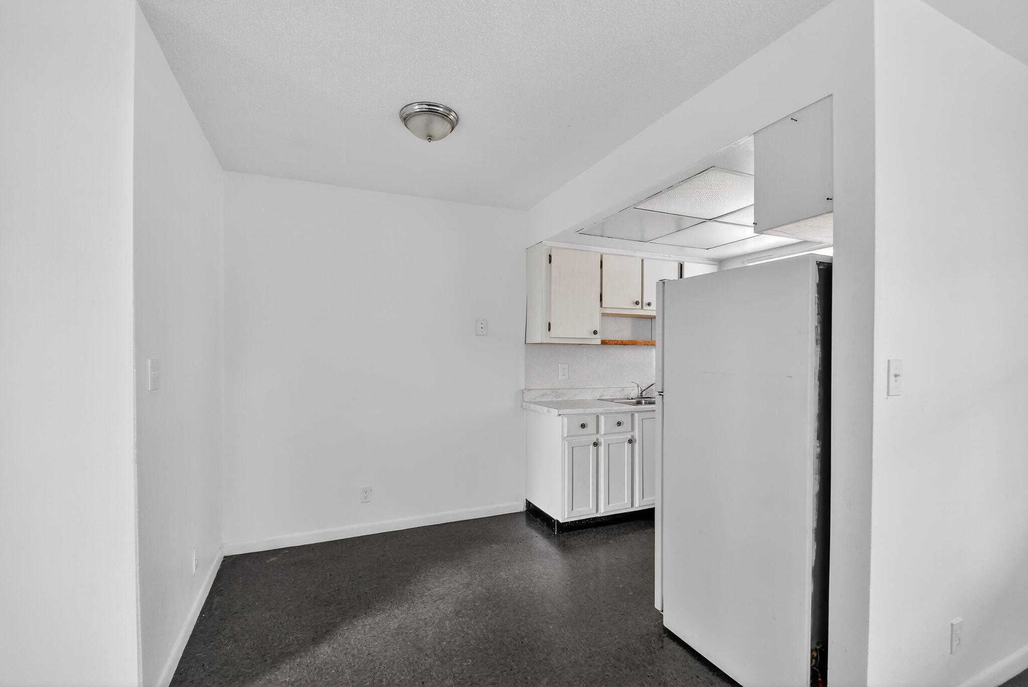 S/D OF 33-44-43, E 1/2 OF - Residential Lease