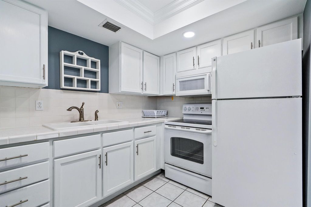 Photo of 2929 SE Ocean Boulevard #M10, Stuart, FL 34996 (MLS # R11095177)