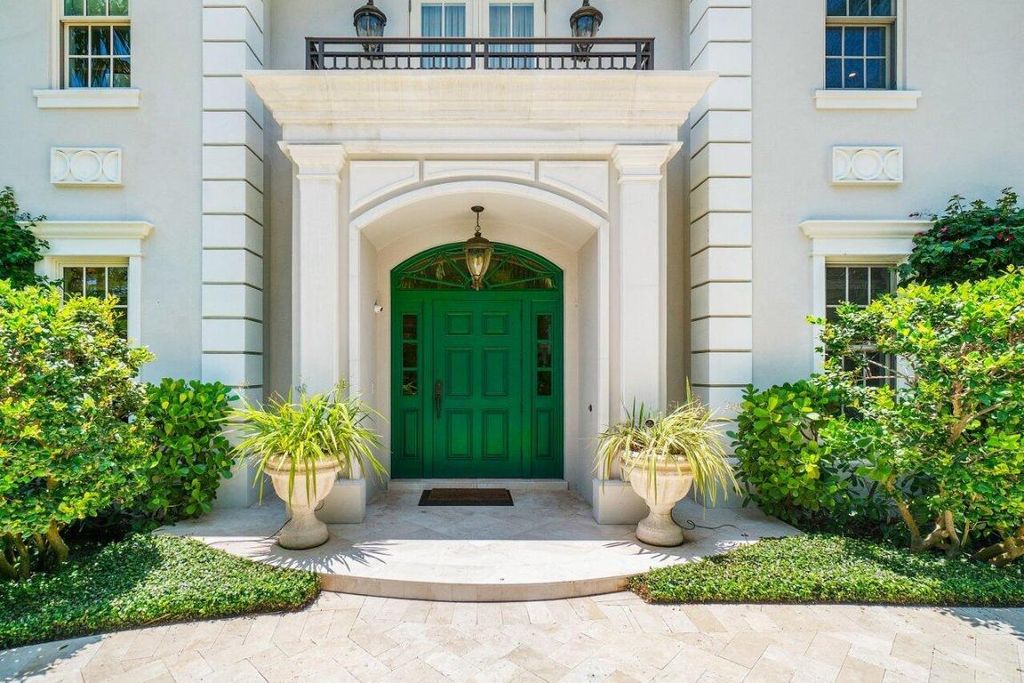 Photo of 134 Seagate Road, Palm Beach, FL 33480 (MLS # R11094452)