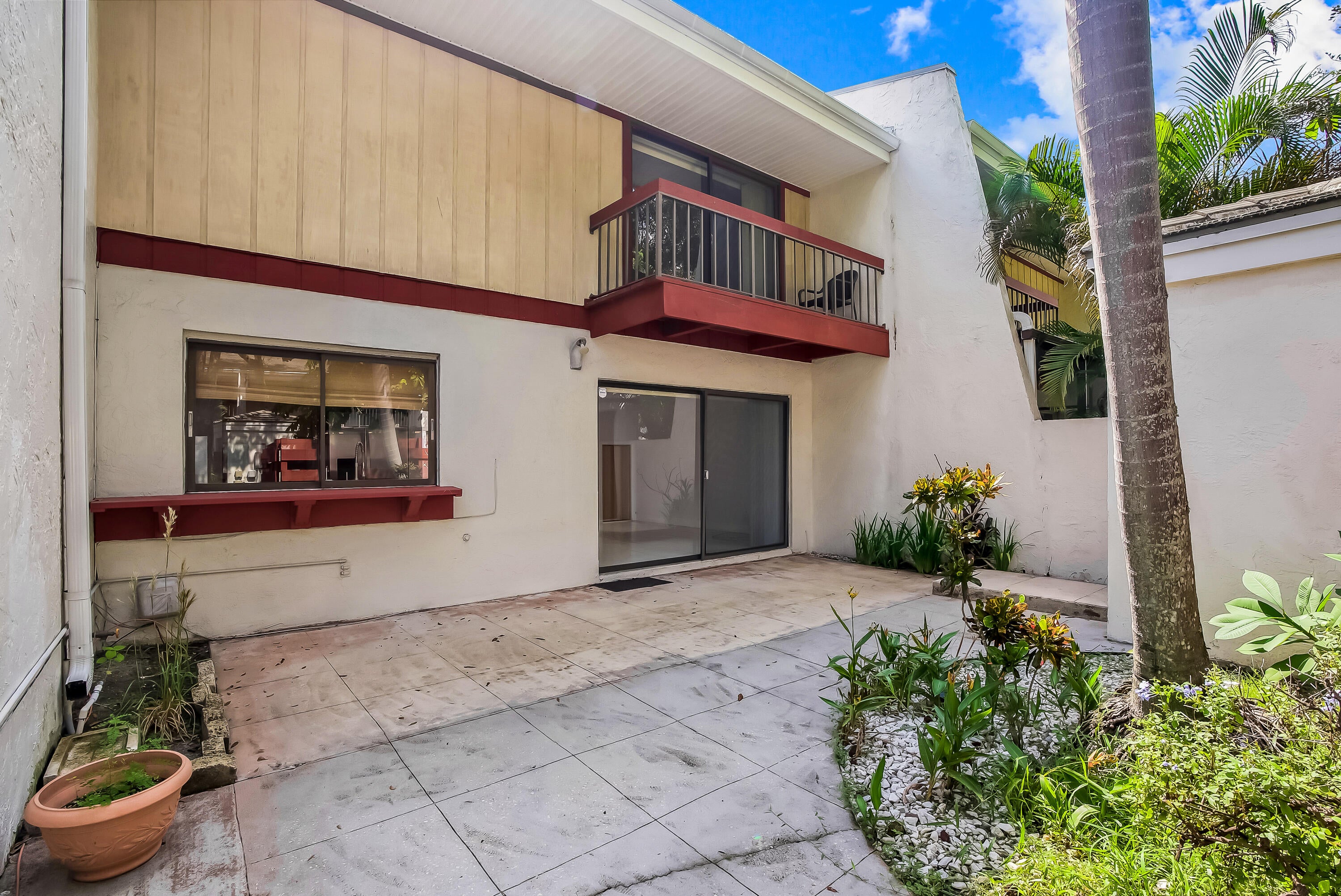 3015 OAKTREE Lane Unit 277