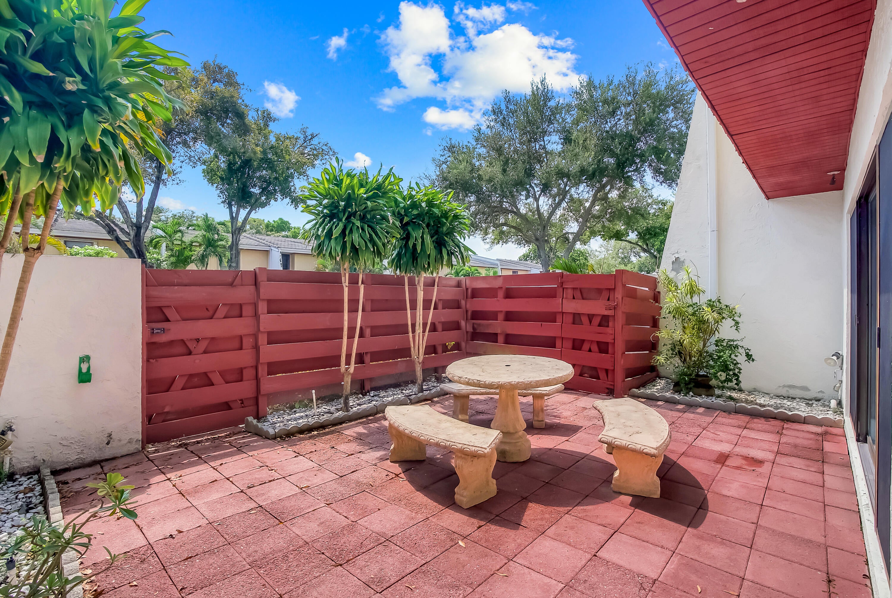 3015 OAKTREE Lane Unit 277