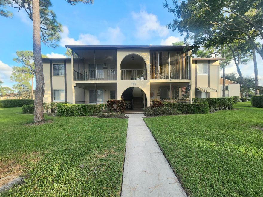55 Plus Community!! First Floor condo!! , one bedroom and one bathroom. centrally located near all. close to West Palm Beach Airport, beaches, I-95 and the Florida Turnpike First, Last and security Driver License, Rentspree Report, 650 Credit score.