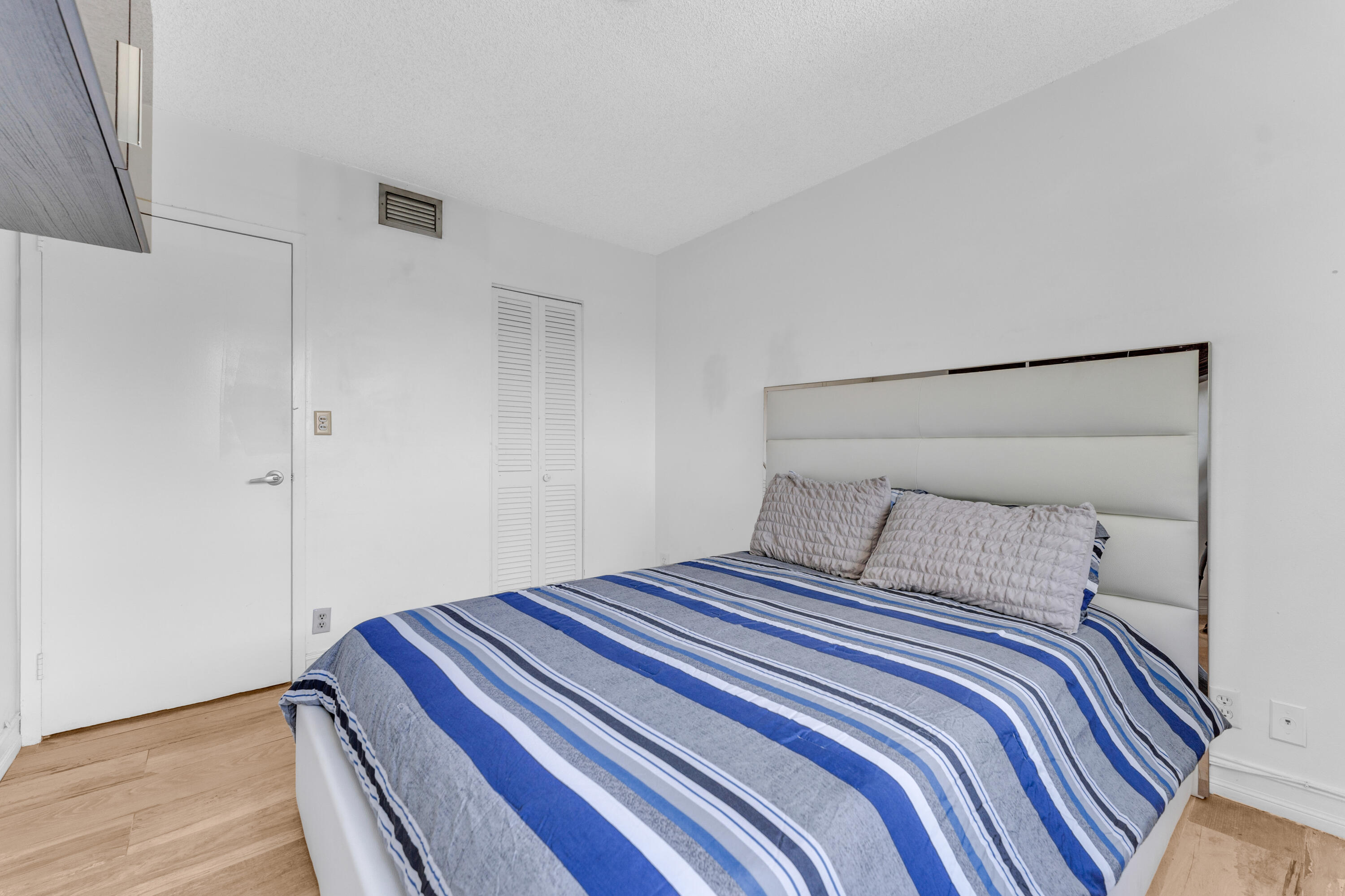 RIVER MANOR CONDO - Residential