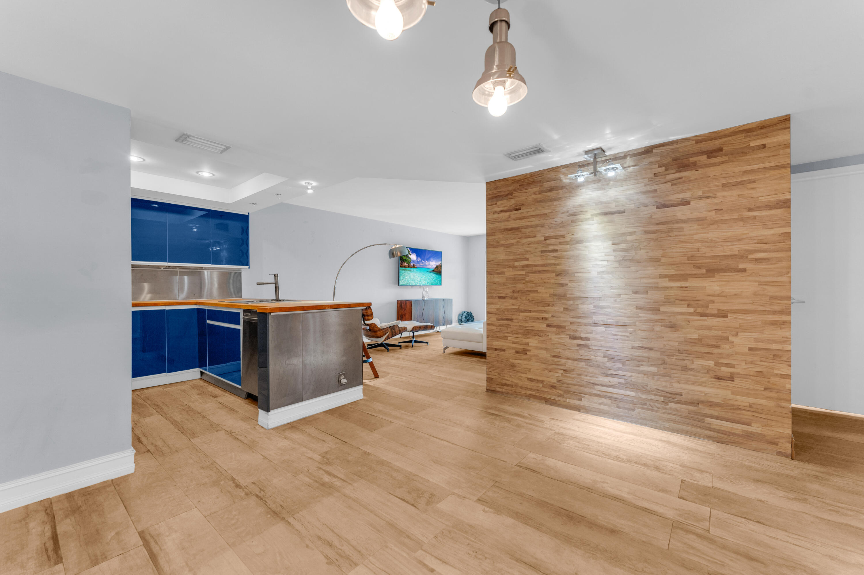 RIVER MANOR CONDO - Residential