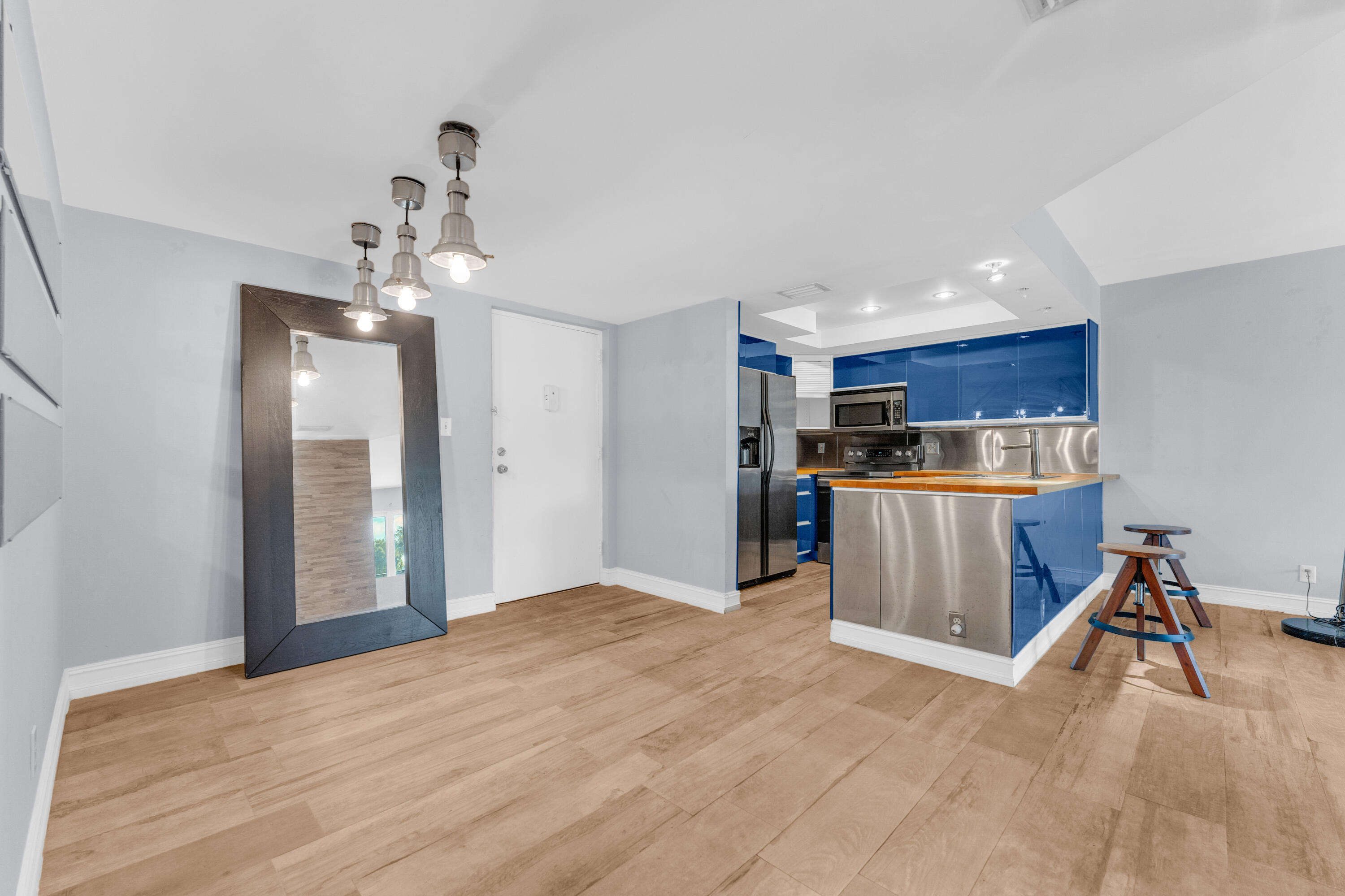 RIVER MANOR CONDO - Residential