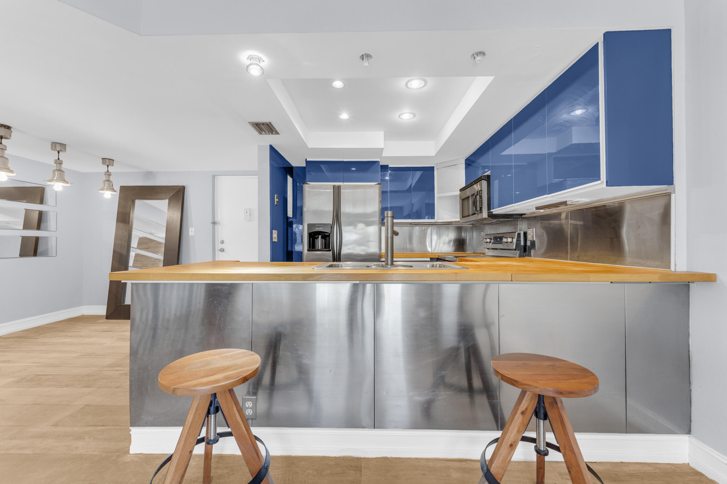 RIVER MANOR CONDO - Residential