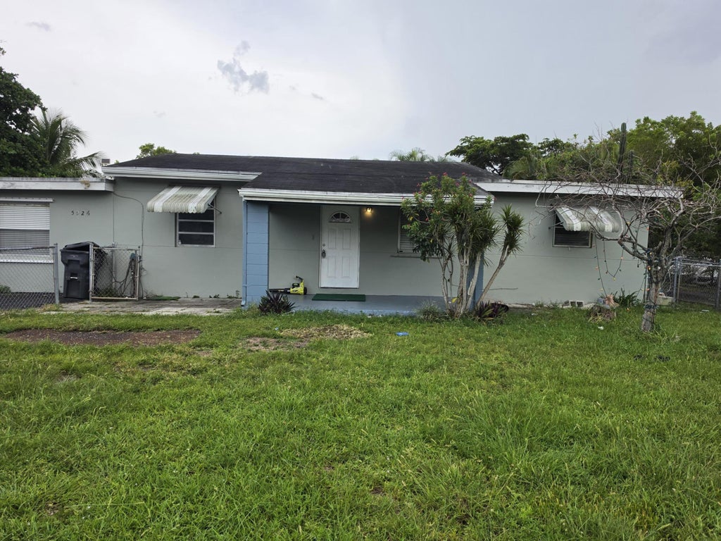 Photo of 5926 TAFT Street, Hollywood, FL 33021 (MLS # B26067147)