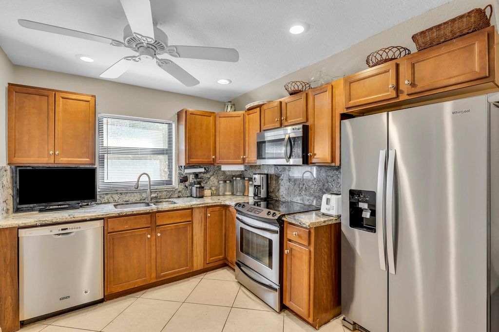 Photo of 2641 NW 4th Avenue, Pompano Beach, FL 33064 (MLS # R10963629)