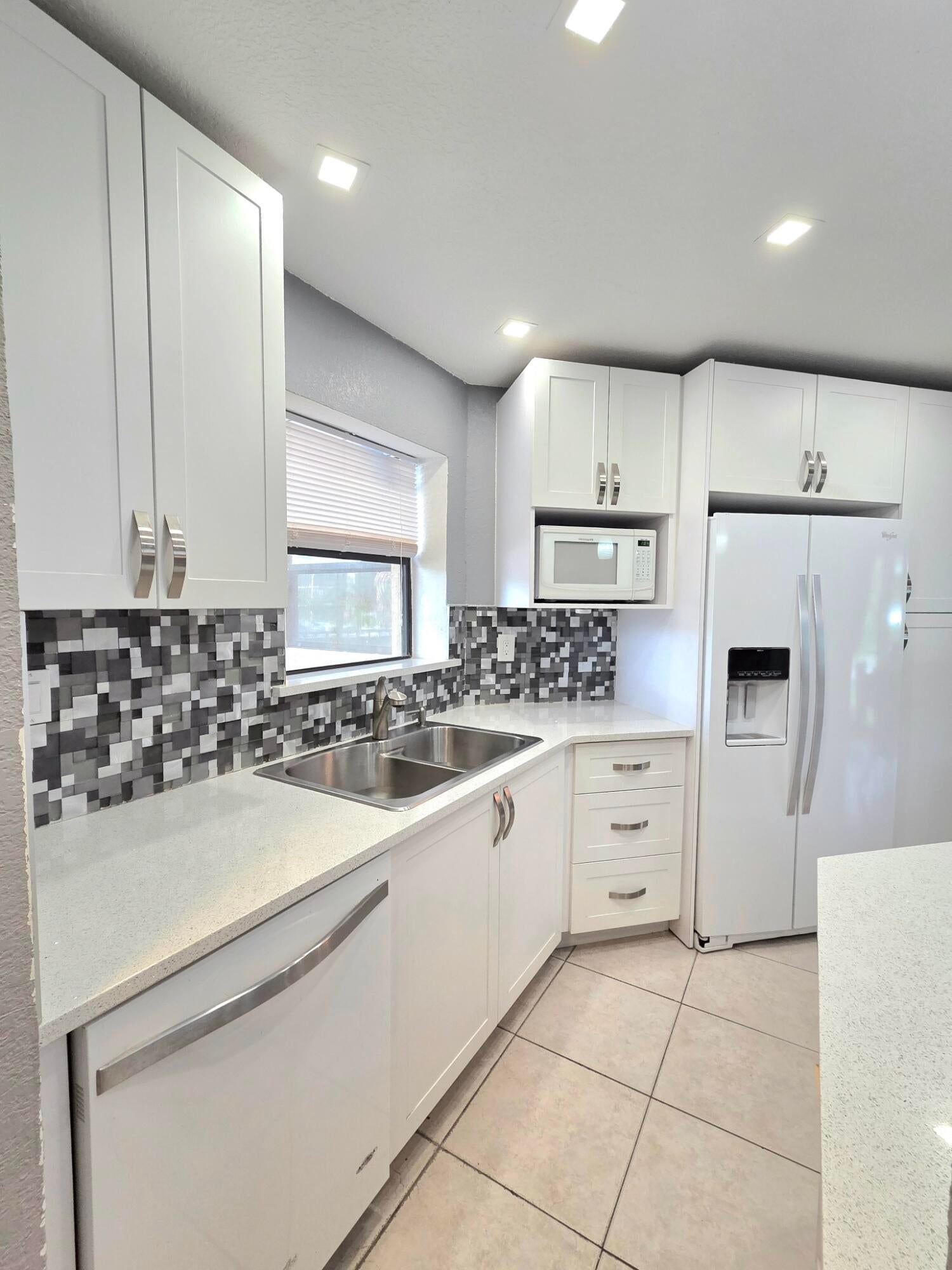 6655 W Broward Boulevard 203