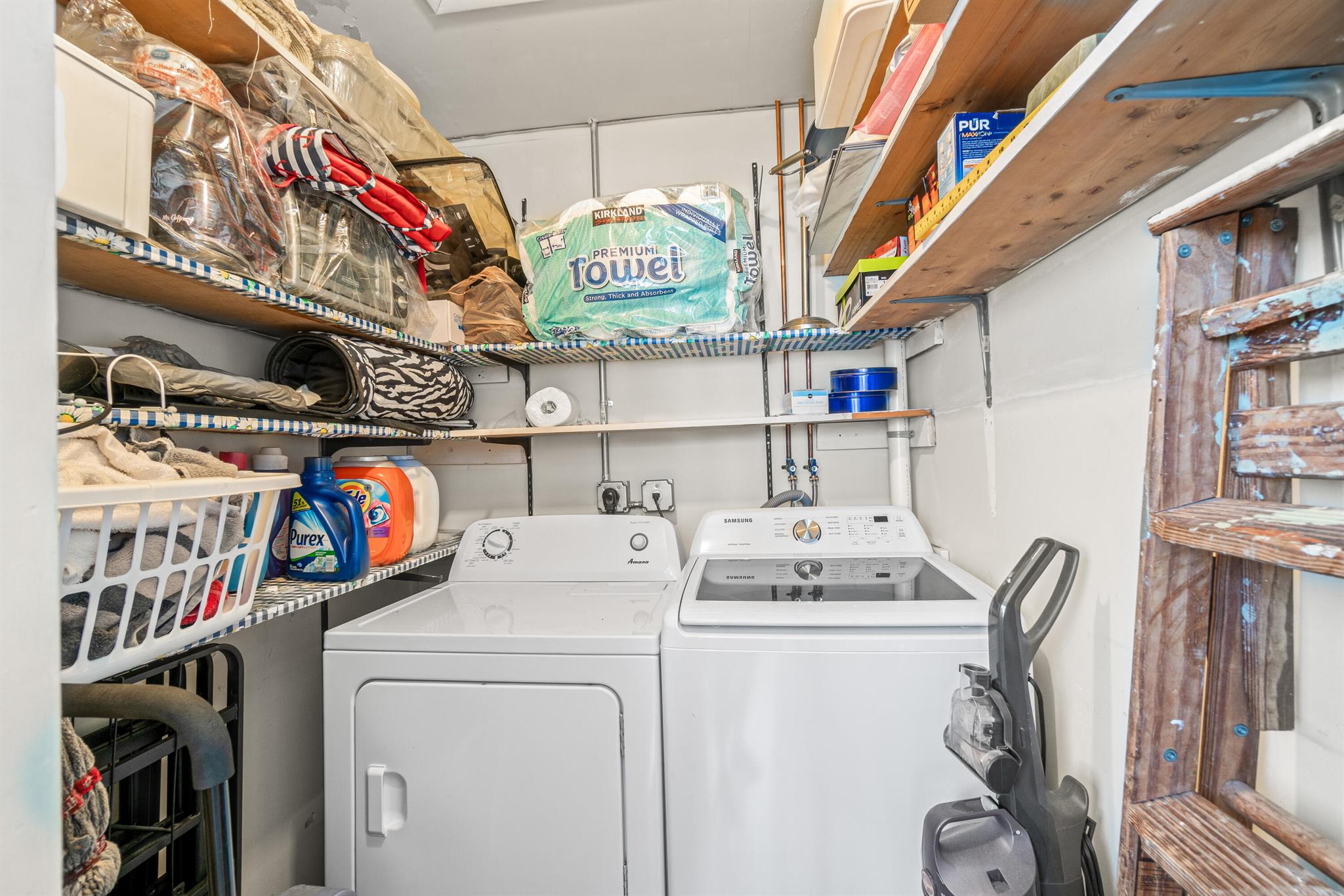 KINGS POINT - Residential