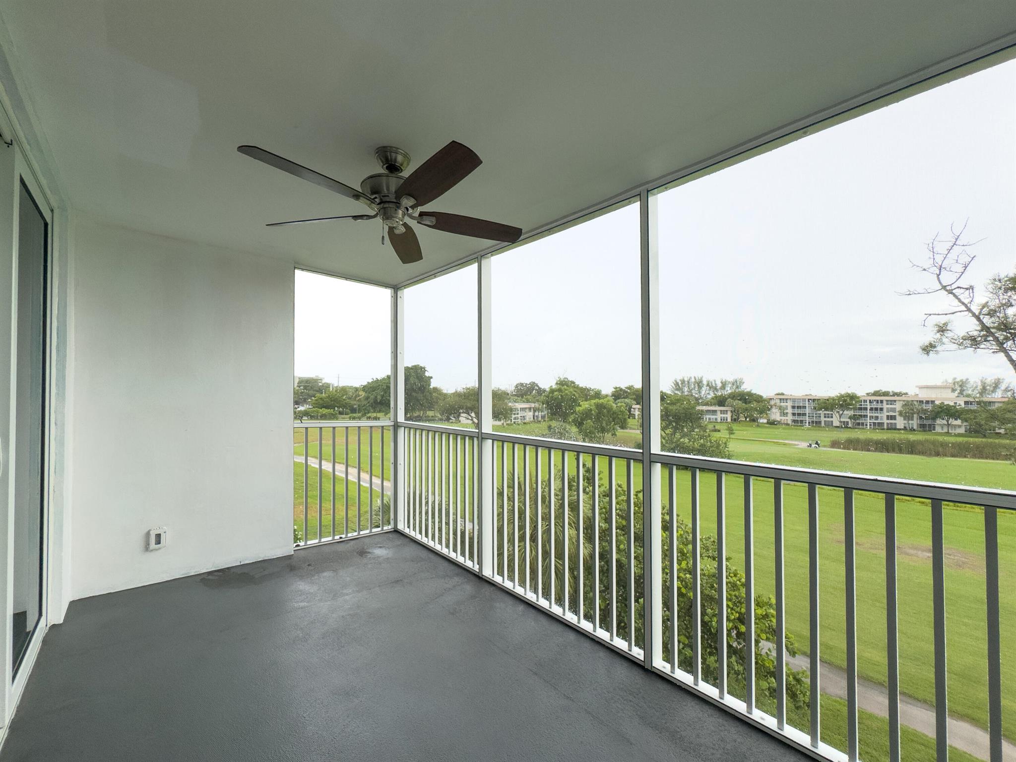 NO 18 PALM-AIRE COUNTRY C - Residential