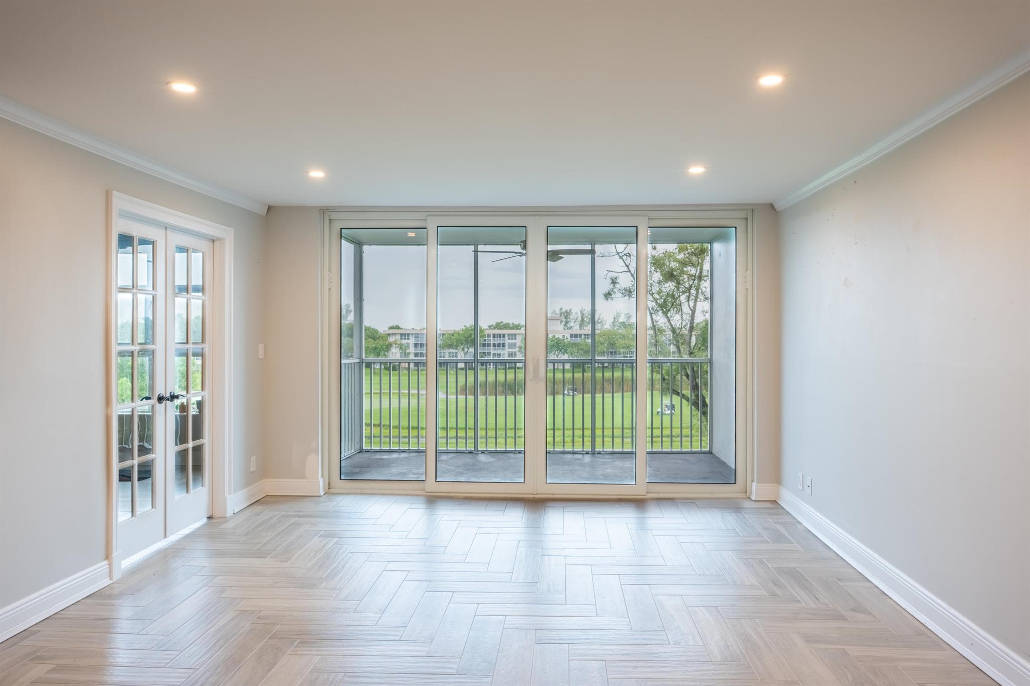 NO 18 PALM-AIRE COUNTRY C - Residential