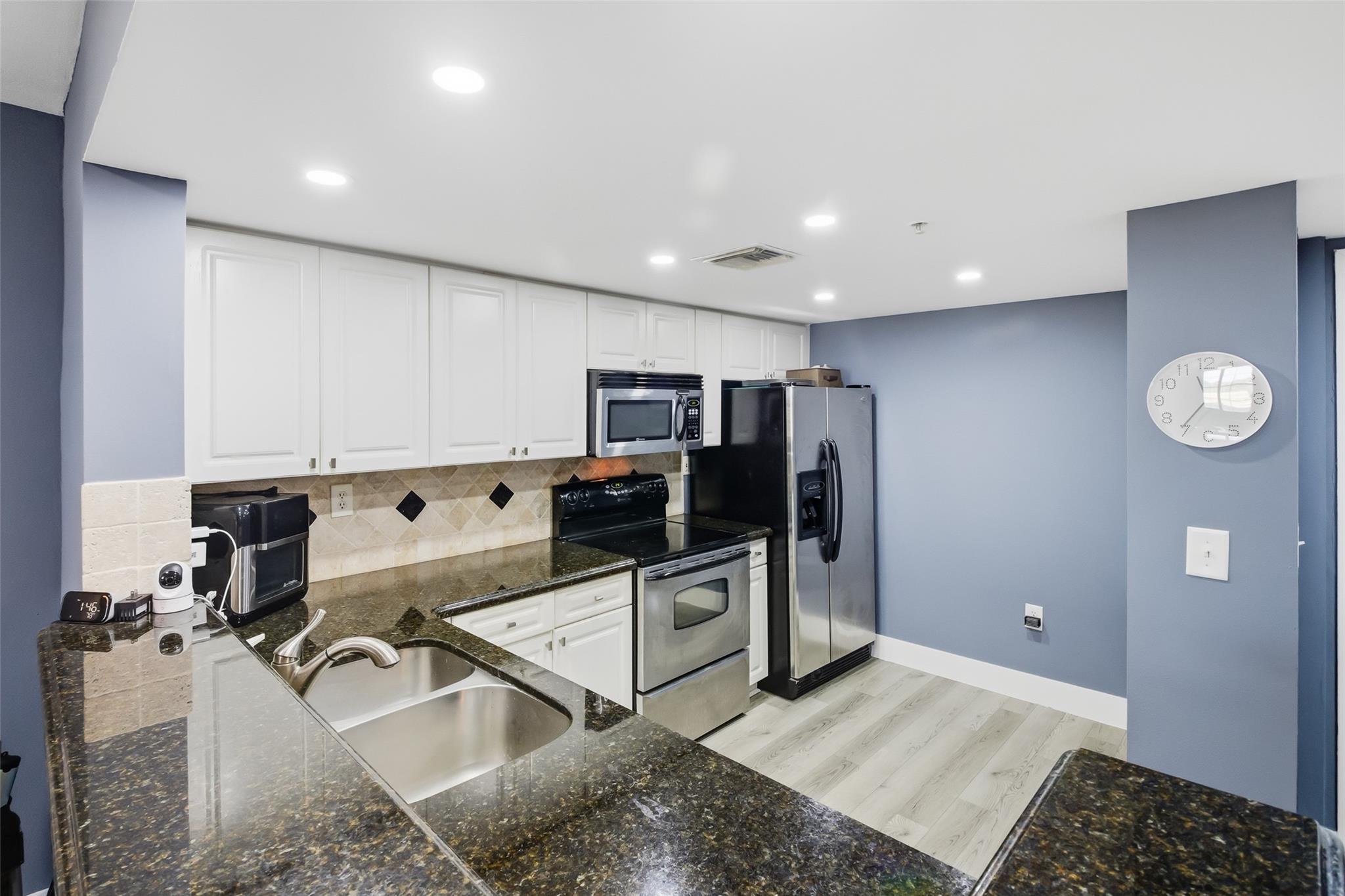 LAS OLAS BY THE RIVER CON - Residential