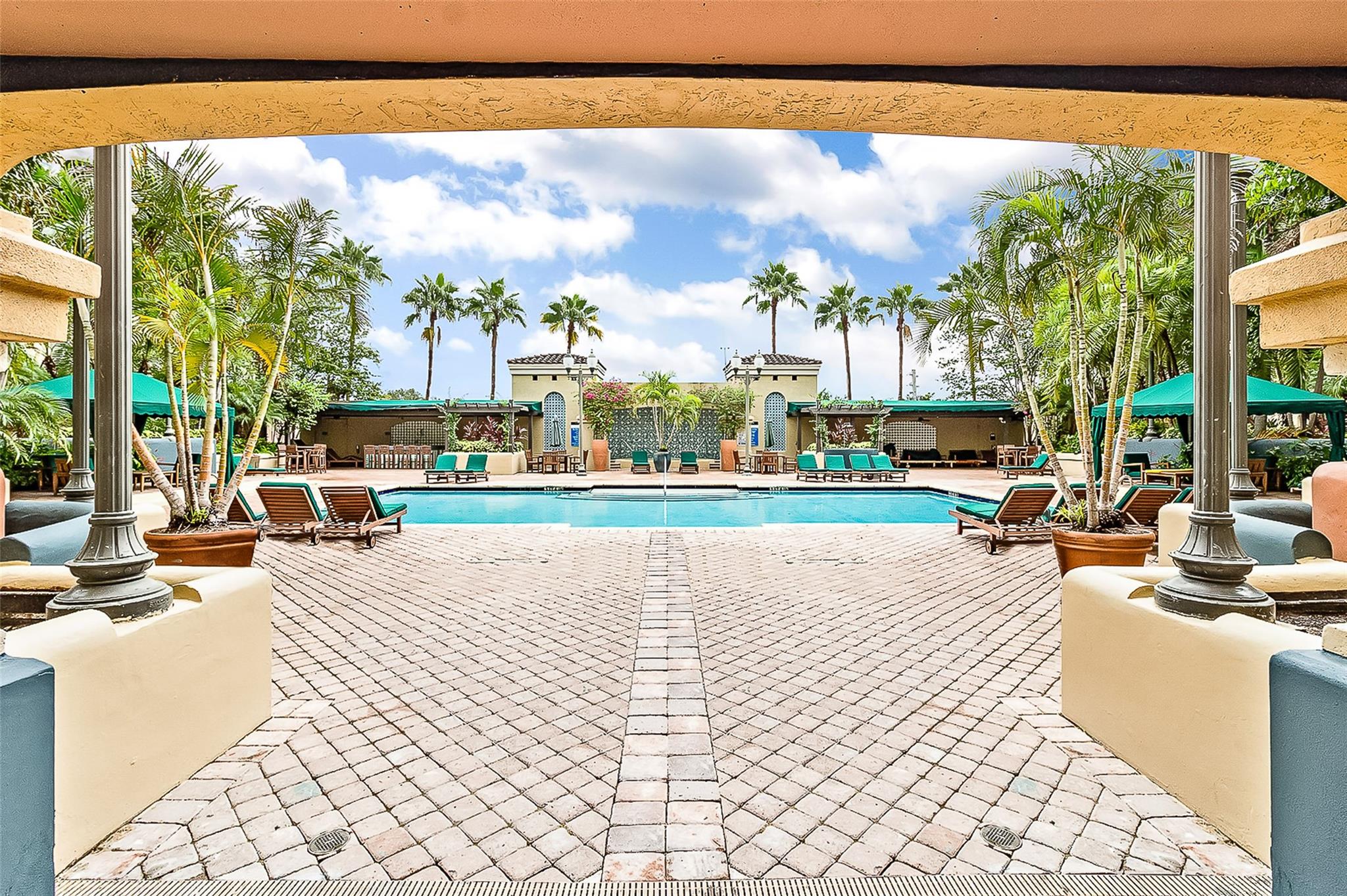 LAS OLAS BY THE RIVER CON - Residential