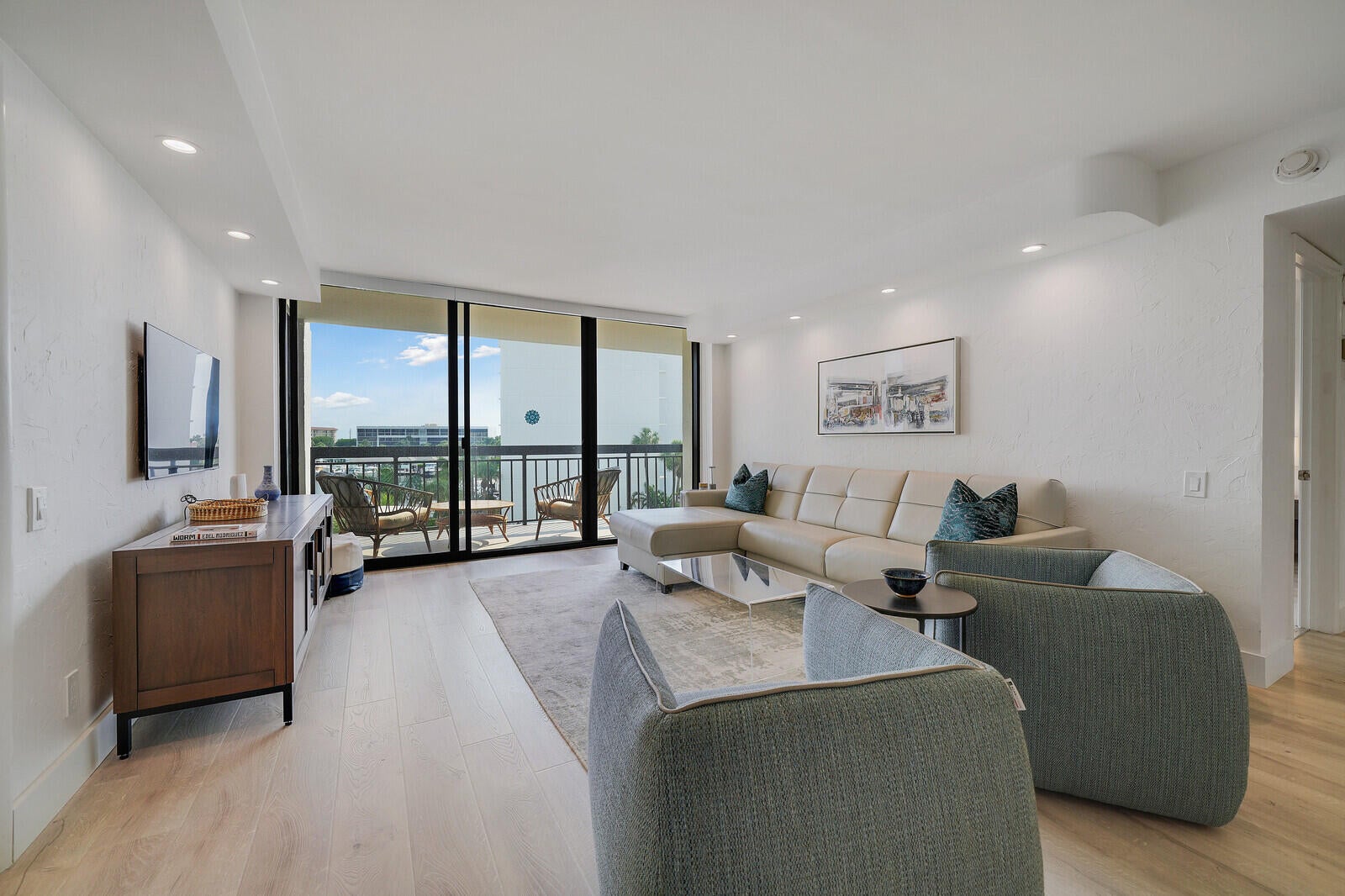 2697 N OCEAN F-403