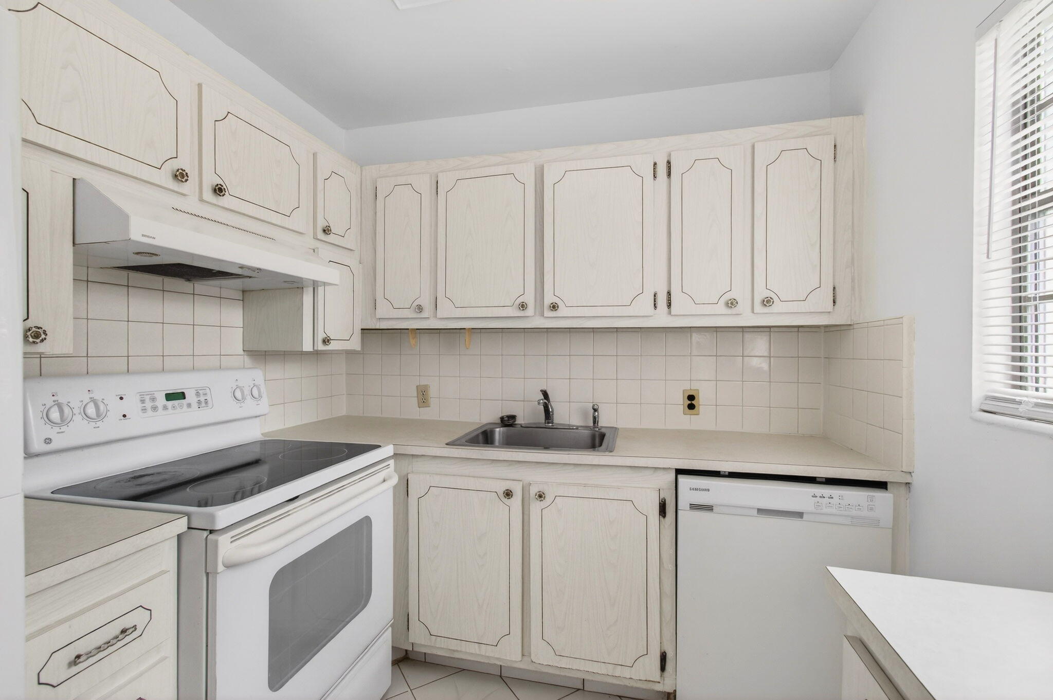 FANSHAW AT CENTURY VILLAGE CONDO - Residential