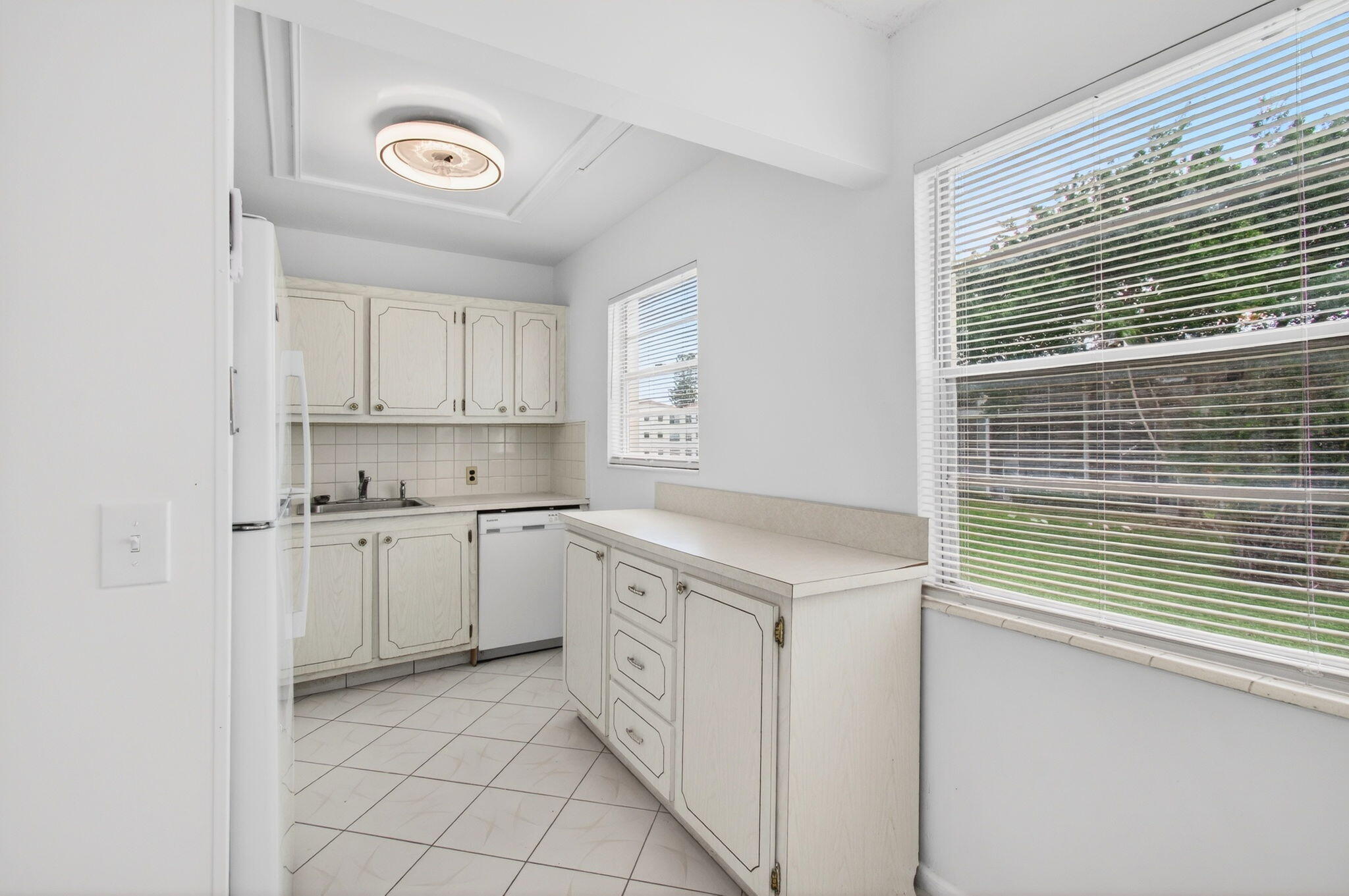 FANSHAW AT CENTURY VILLAGE CONDO - Residential