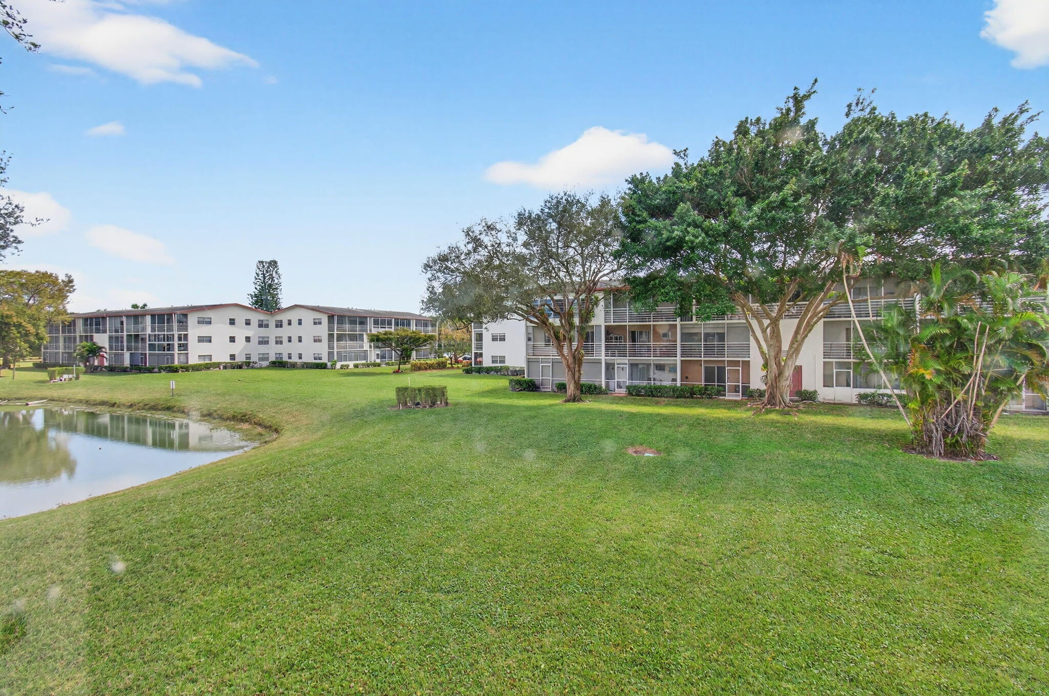 FANSHAW AT CENTURY VILLAGE CONDO - Residential