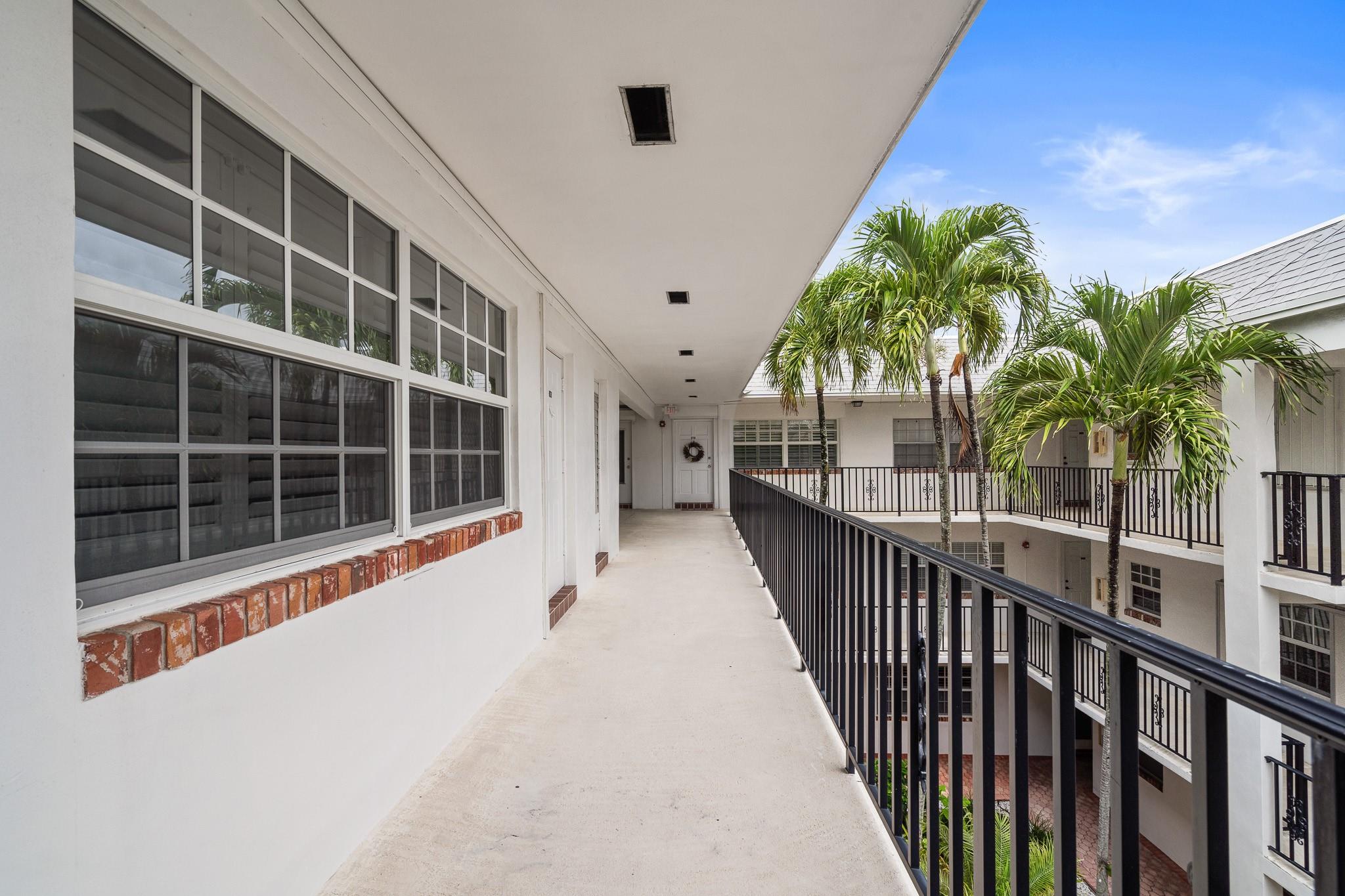 2500 NE 9th St 308
