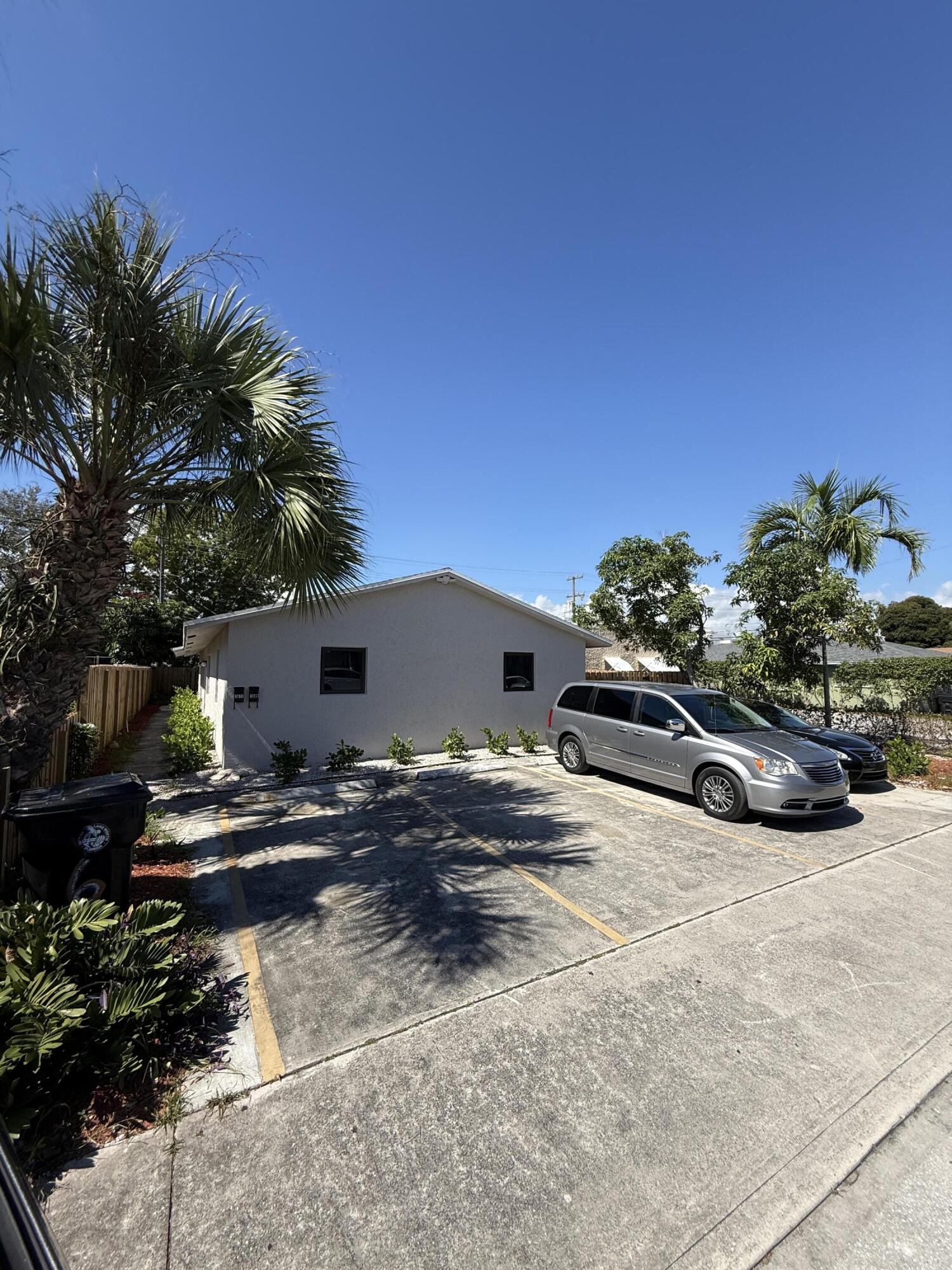 NORTH LAKE WORTH - Residential Lease
